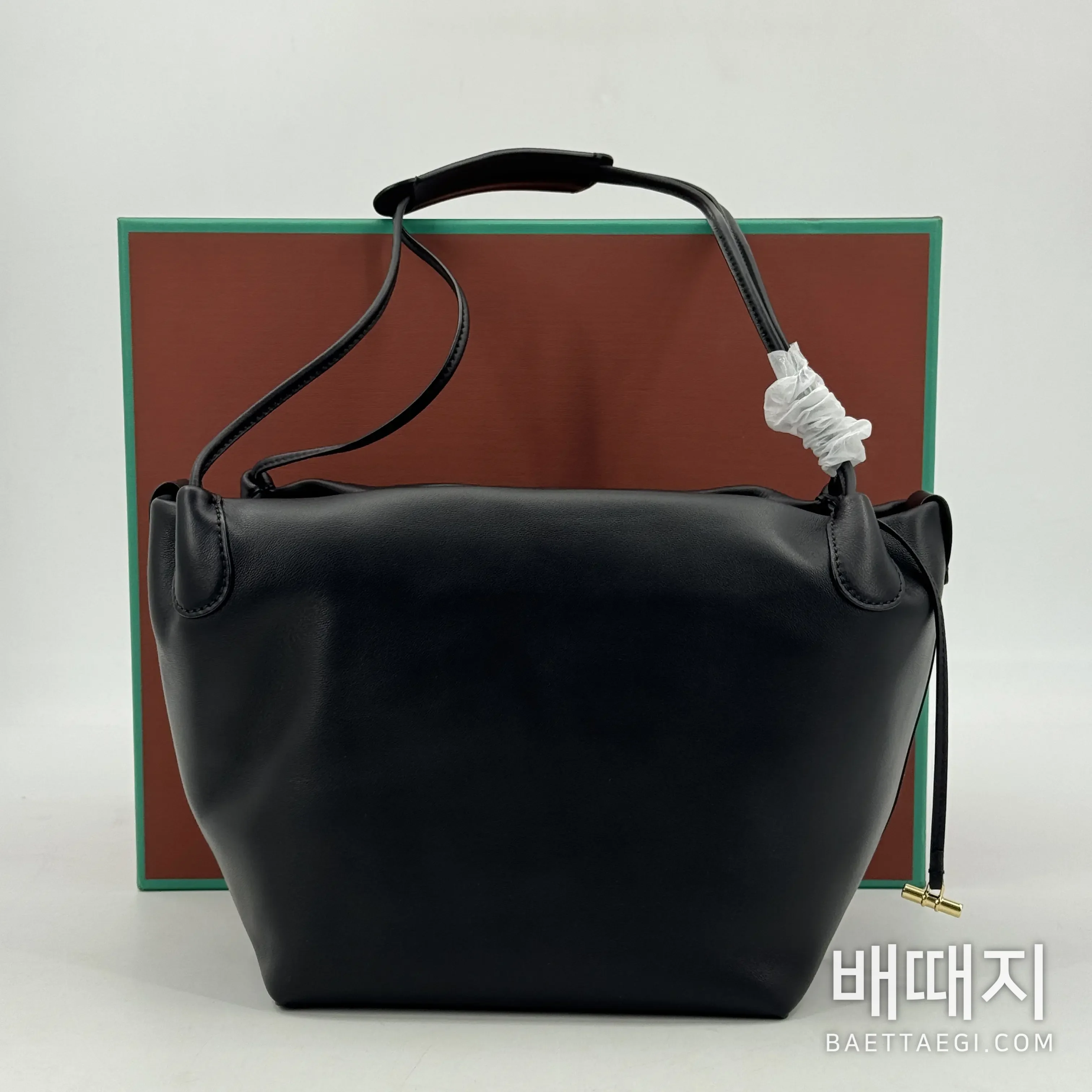 로로피아나 베일 소프티 드로스트링 버킷백 검수사진 3