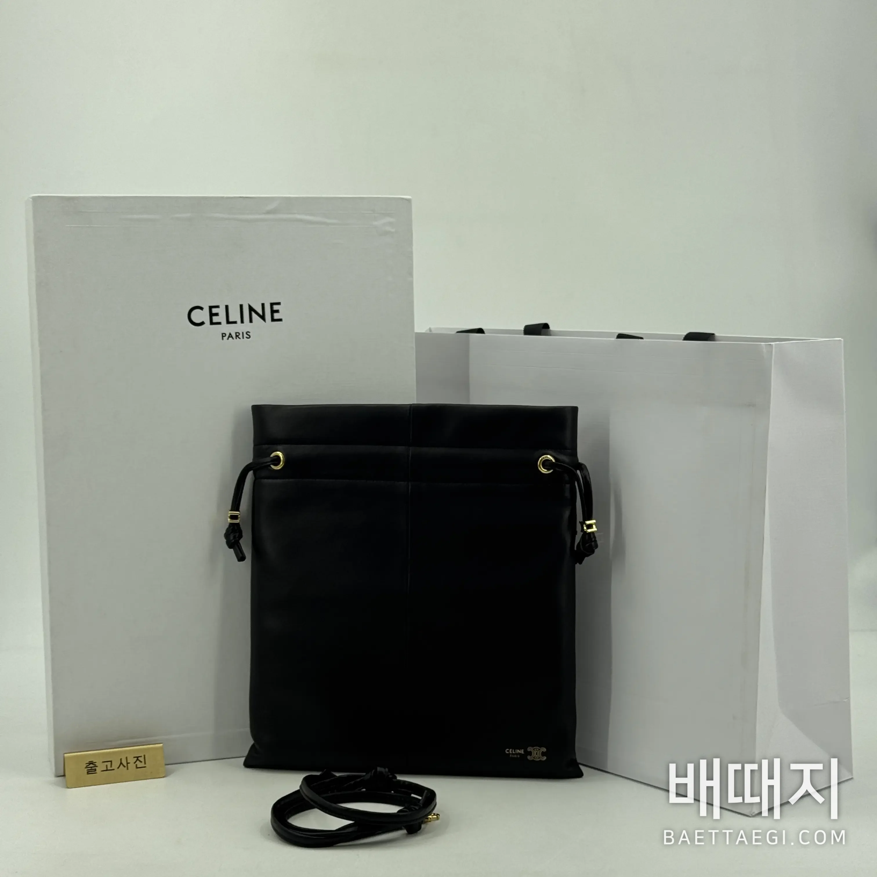 셀린느 드로스트링 램스킨 숄더백 검수사진 1