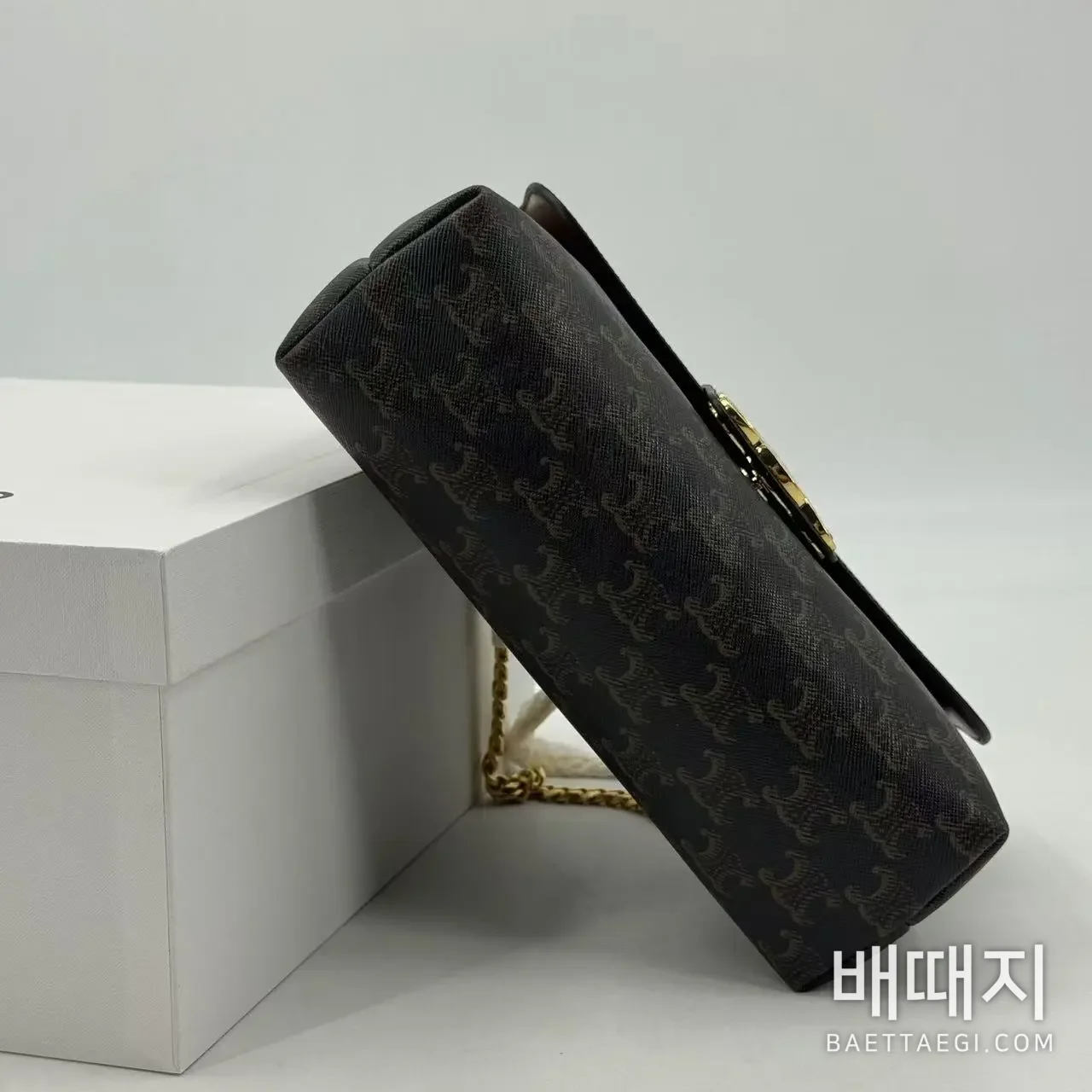 셀린느 비욘드 미디엄 로고 프린트 카프스킨 숄더백 검수사진 5