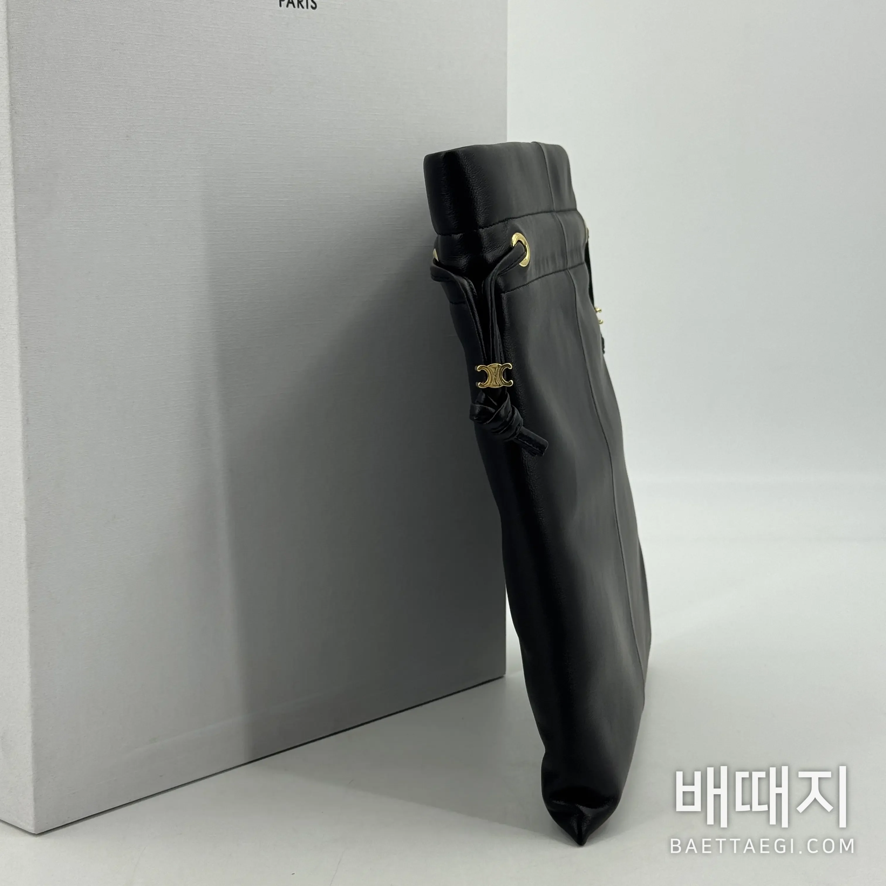 셀린느 드로스트링 램스킨 숄더백 검수사진 4