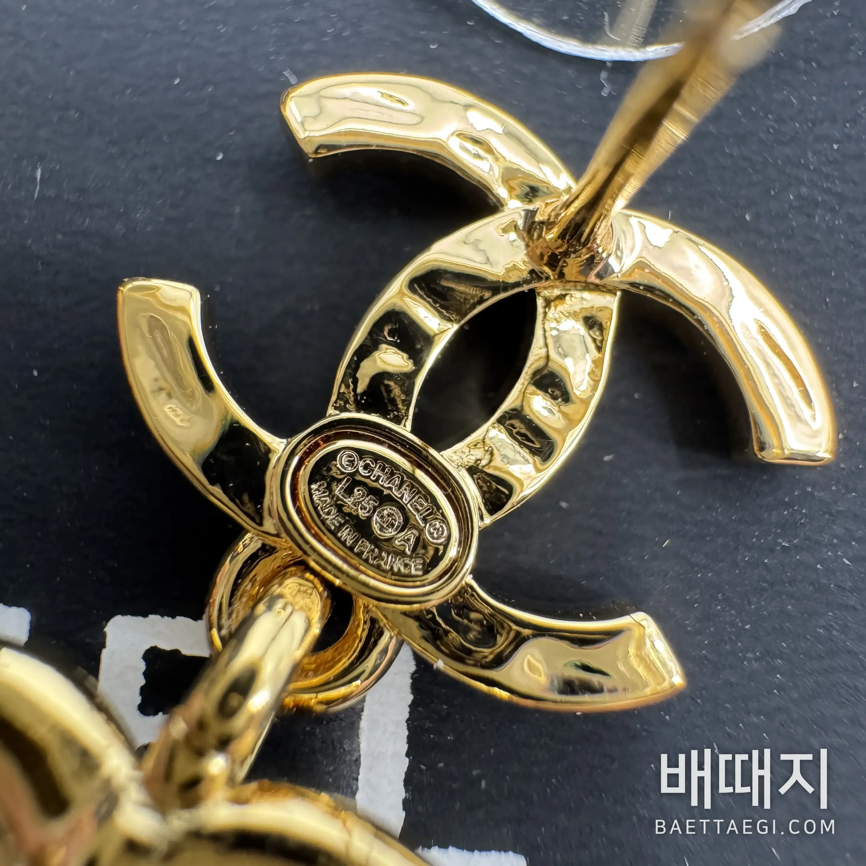 샤넬 골드 진주 하트 귀걸이 153820 검수사진 8