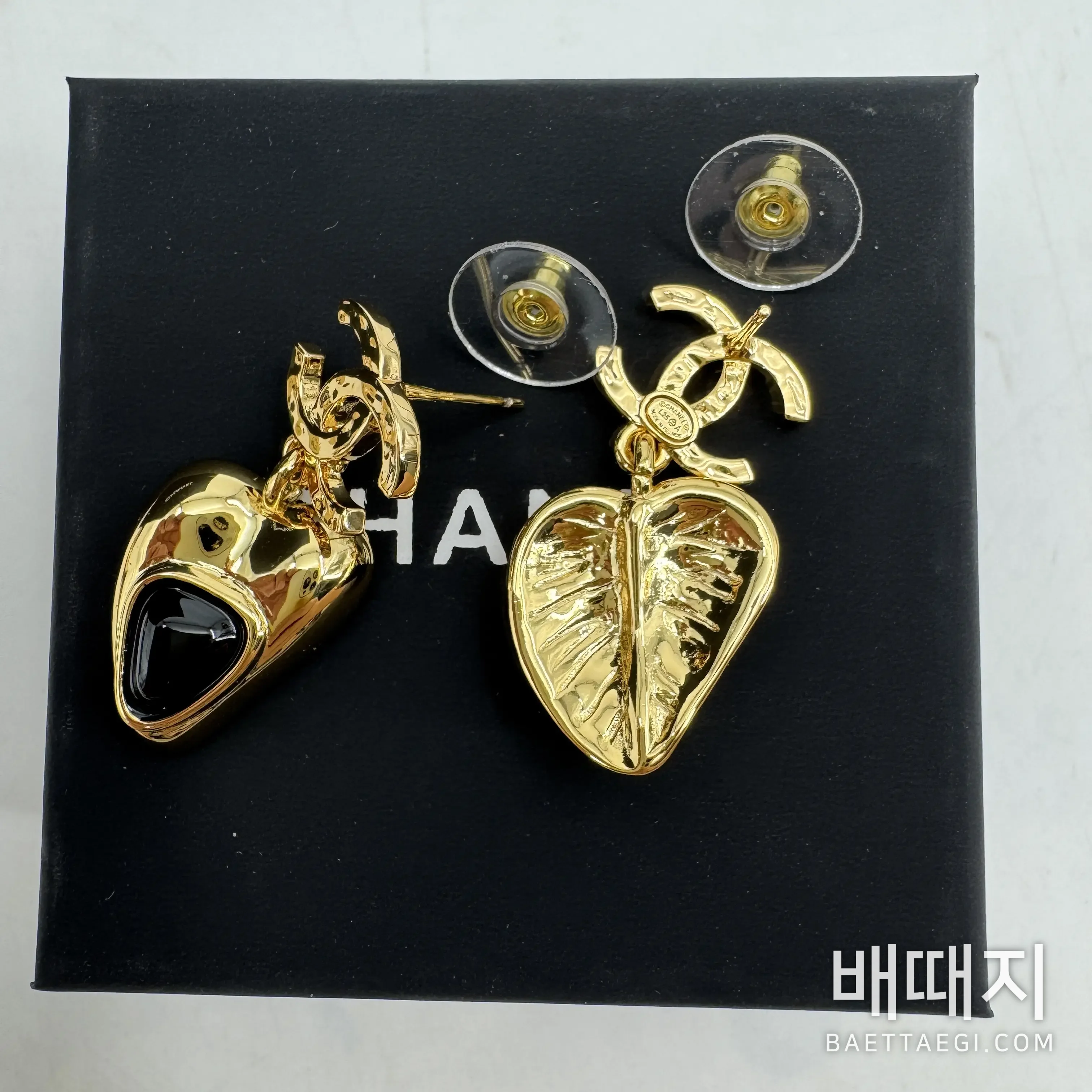 샤넬 골드 진주 하트 귀걸이 153820 검수사진 7
