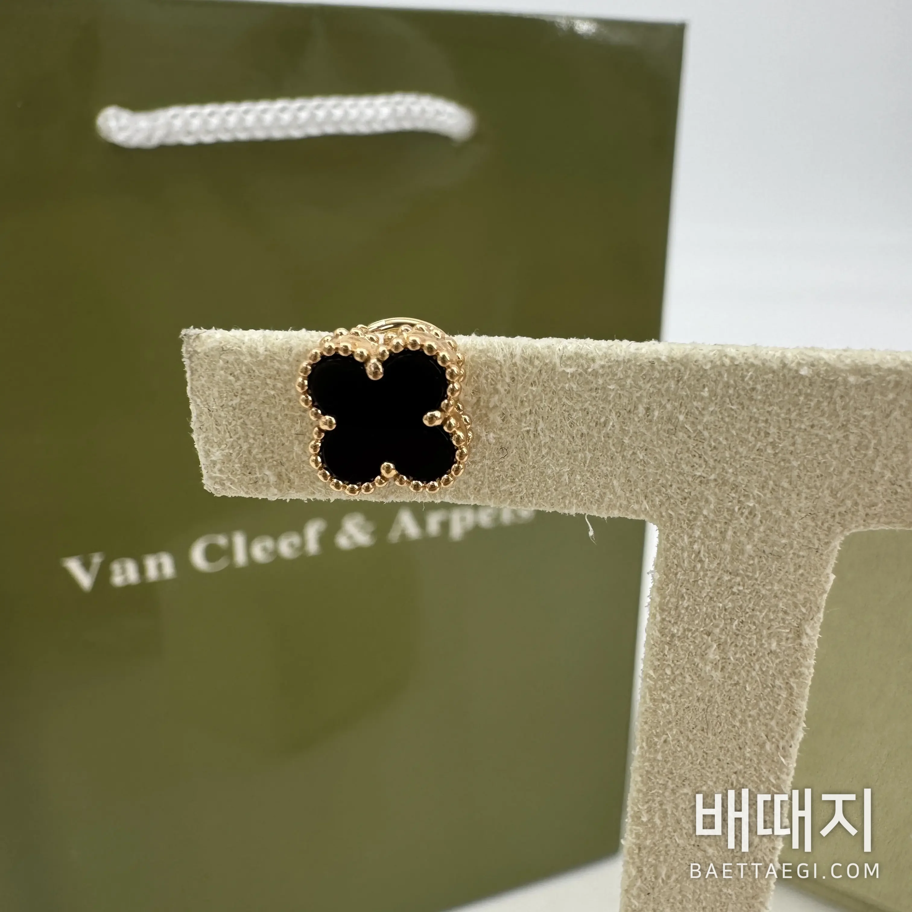 반클리프앤아펠 미니 네 잎 클로버 귀걸이 검수사진 4