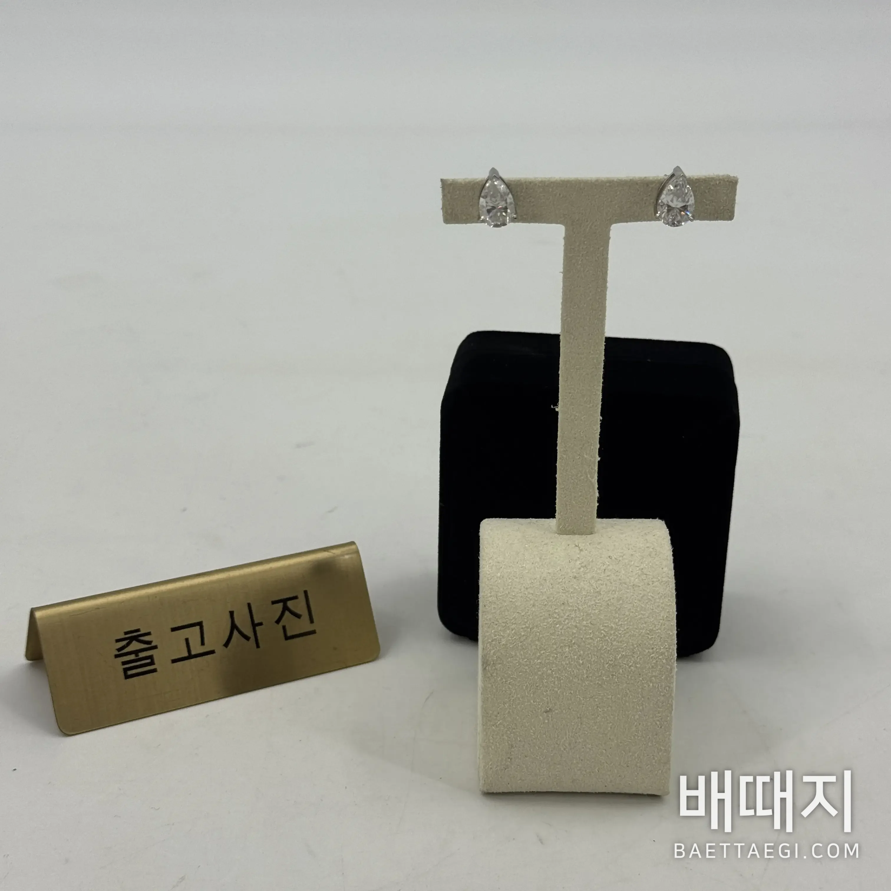 그라프 5 캐럿 티어드롭 스털링 실버 귀걸이 검수사진 1
