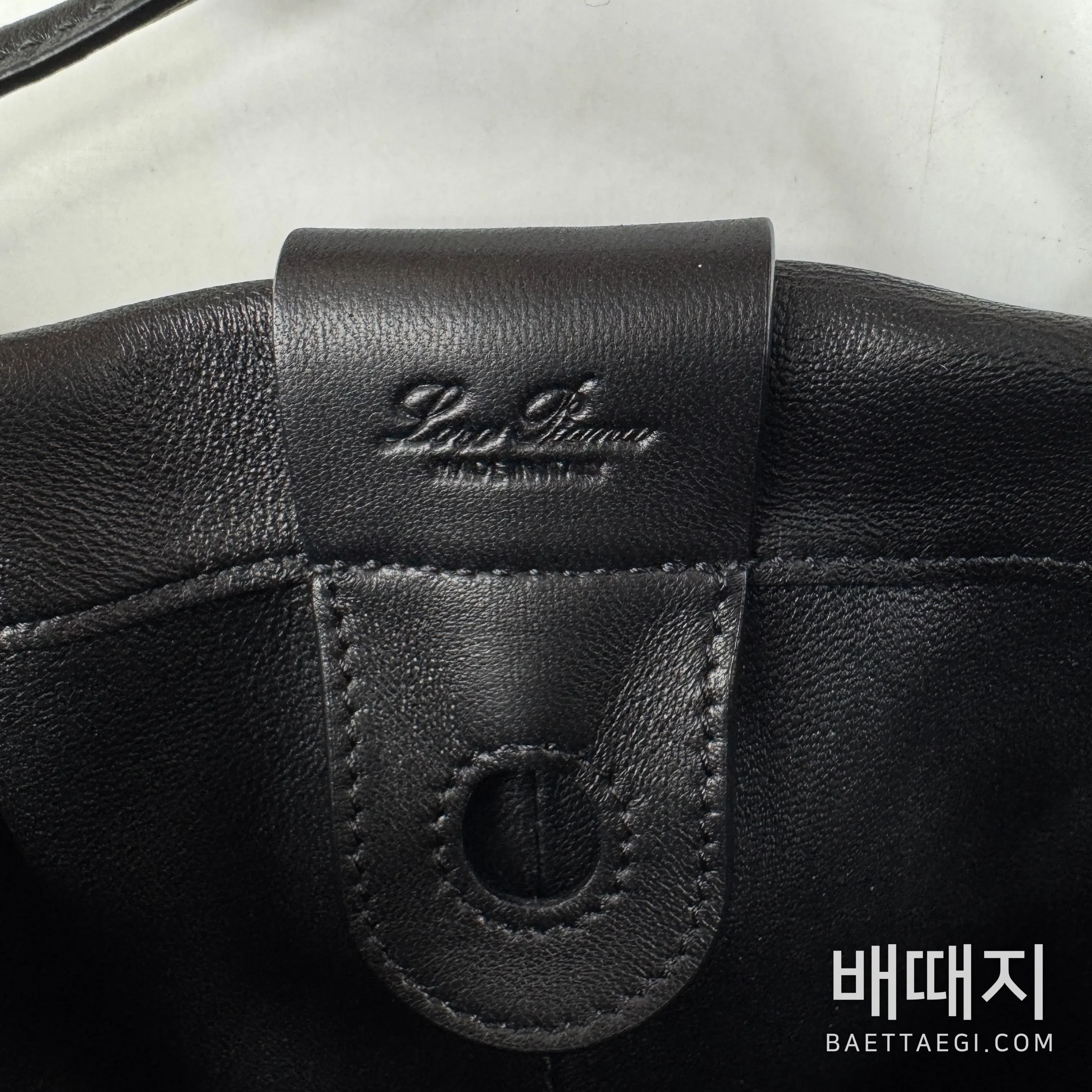 로로피아나 베일 소프티 드로스트링 버킷백 133840 검수사진 11