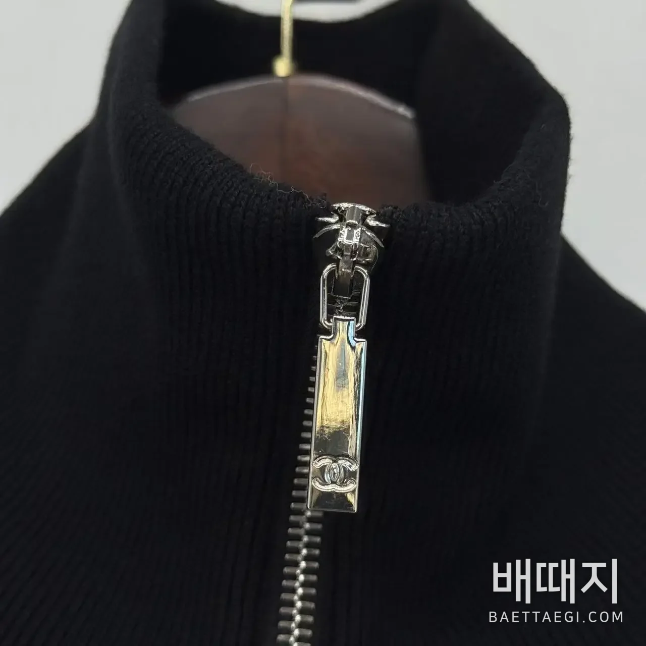 샤넬 하프 지퍼 터틀넥 니트 여성의류 검수사진 4