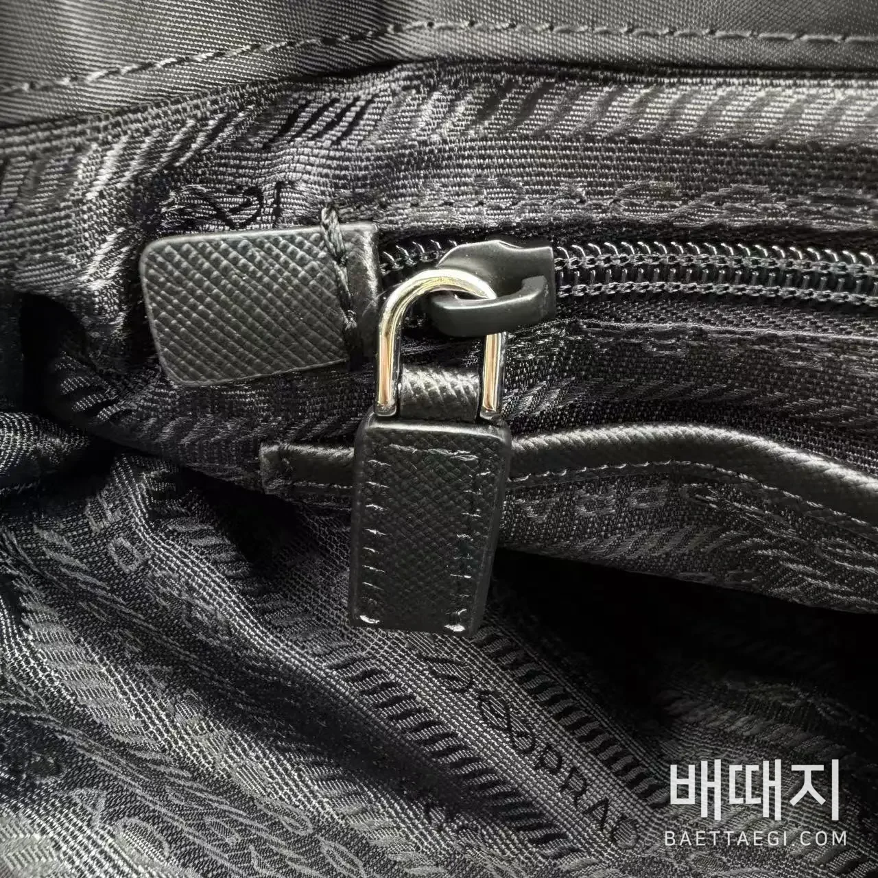 프라다 나일론 백팩 1BZ677 검수사진 7