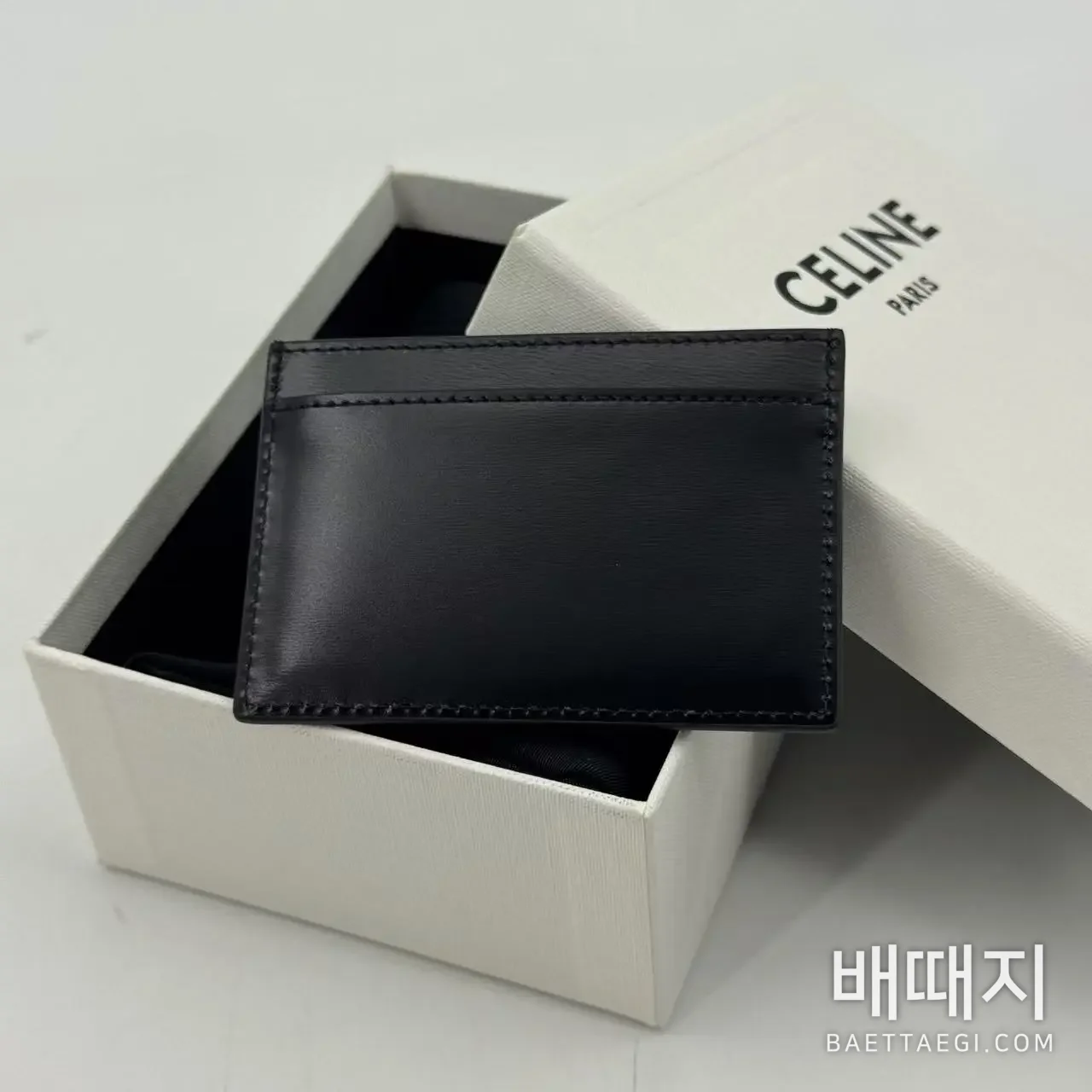셀린느 트리옴페 광택 소가죽 카드 홀더 지갑 10B703EMJ 검수사진 3