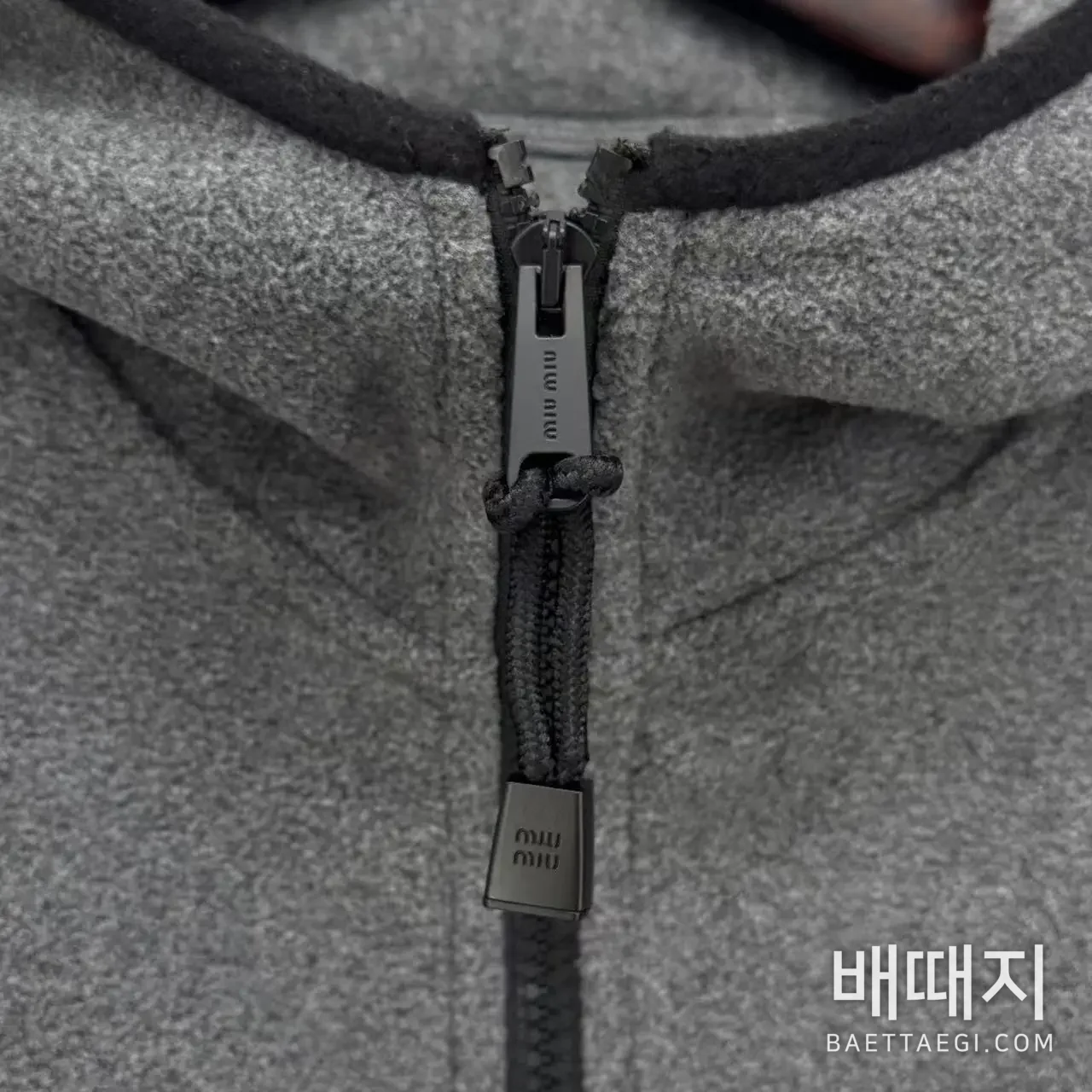 미우미우 그레이 플리스 후드 긴팔 재킷 검수사진 3