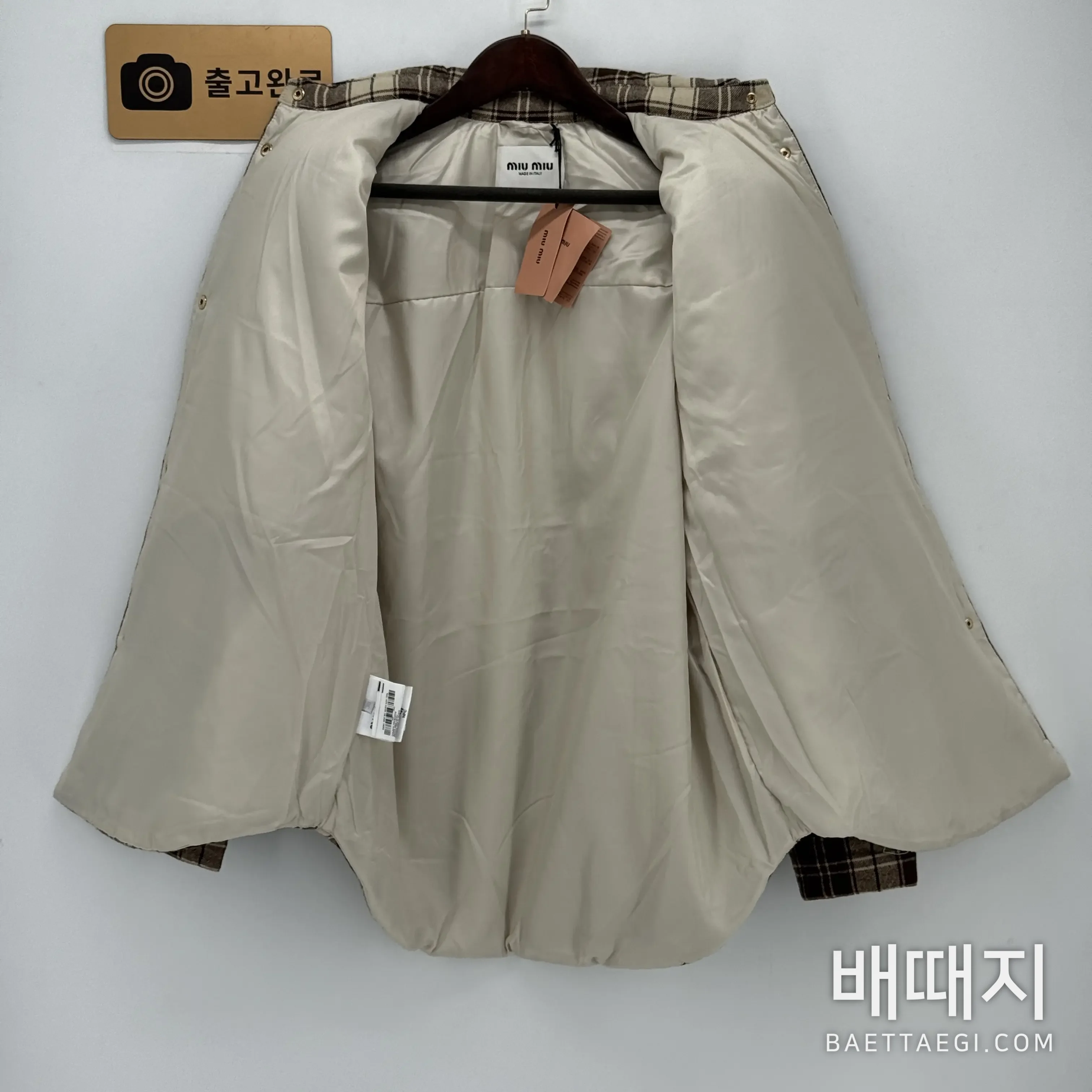 미우미우 다크브라운 체크 패턴 퀼팅 남성 자켓 157861 검수사진 6