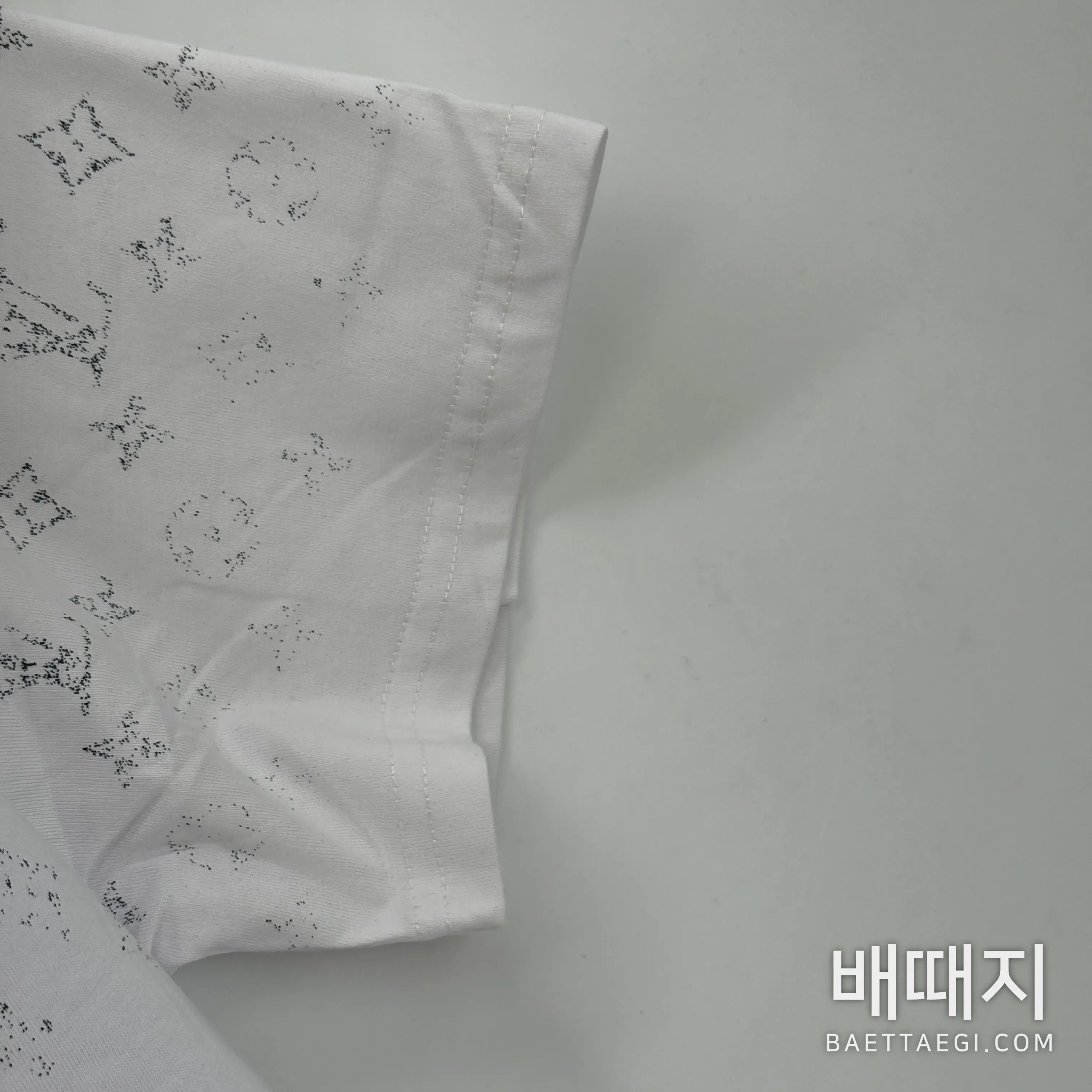 루이비통 그라데이션 코튼 남성 반팔 티셔츠 검수사진 5