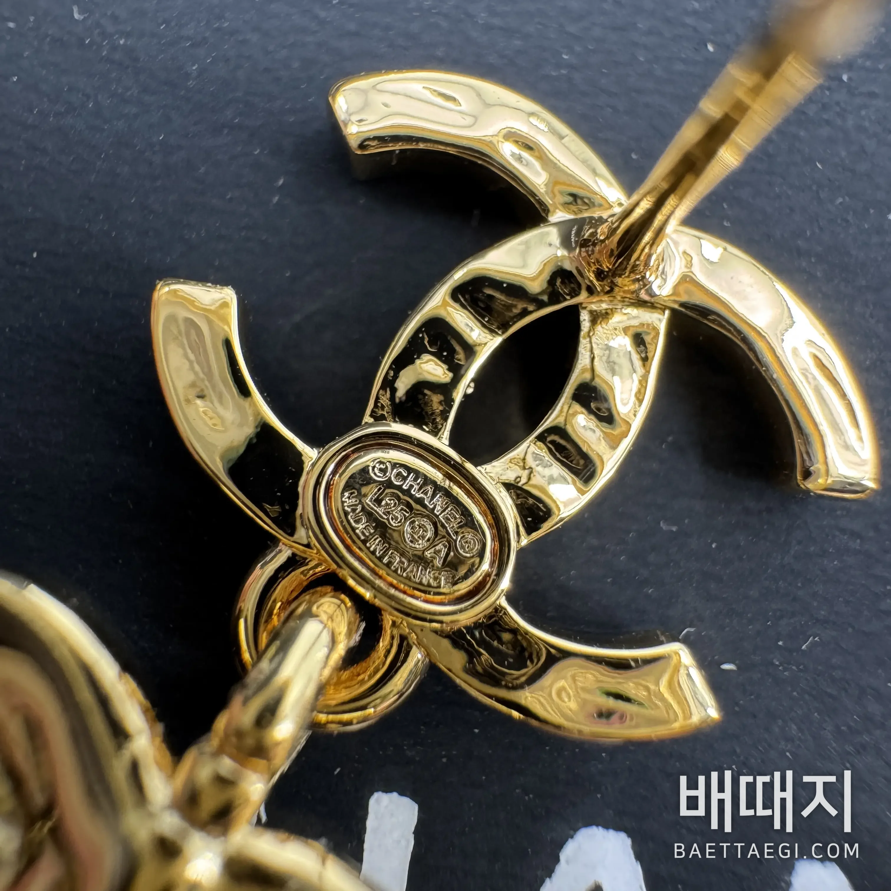 샤넬 골드 진주 하트 귀걸이 153820 검수사진 9
