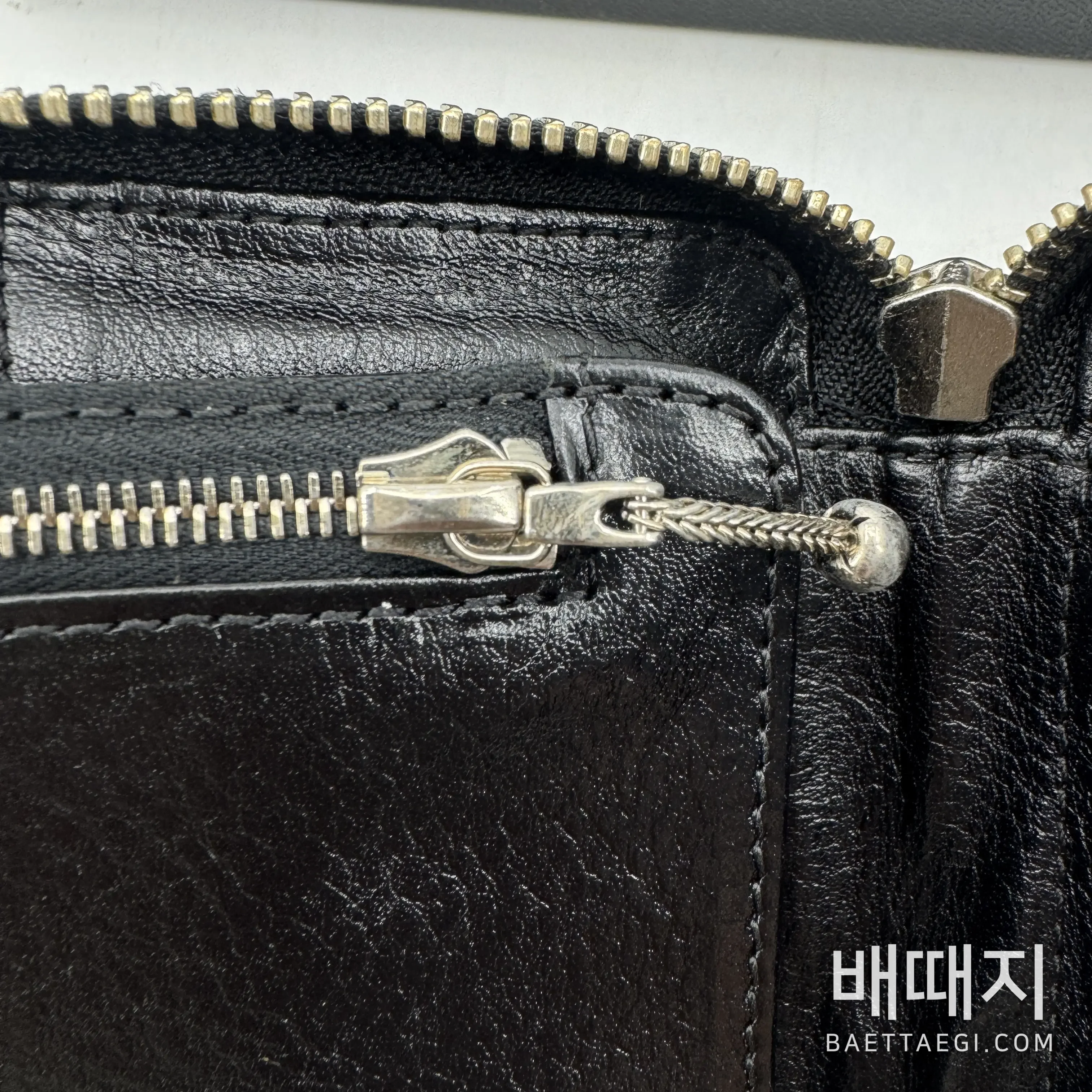 크롬하츠 블랙 가죽 십자가 무늬 지갑 167009 검수사진 7