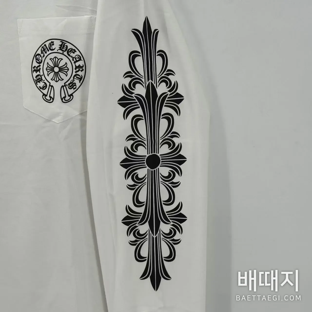 크롬하츠 플로럴 십자가 화이트 남성 긴팔 티셔츠 검수사진 5