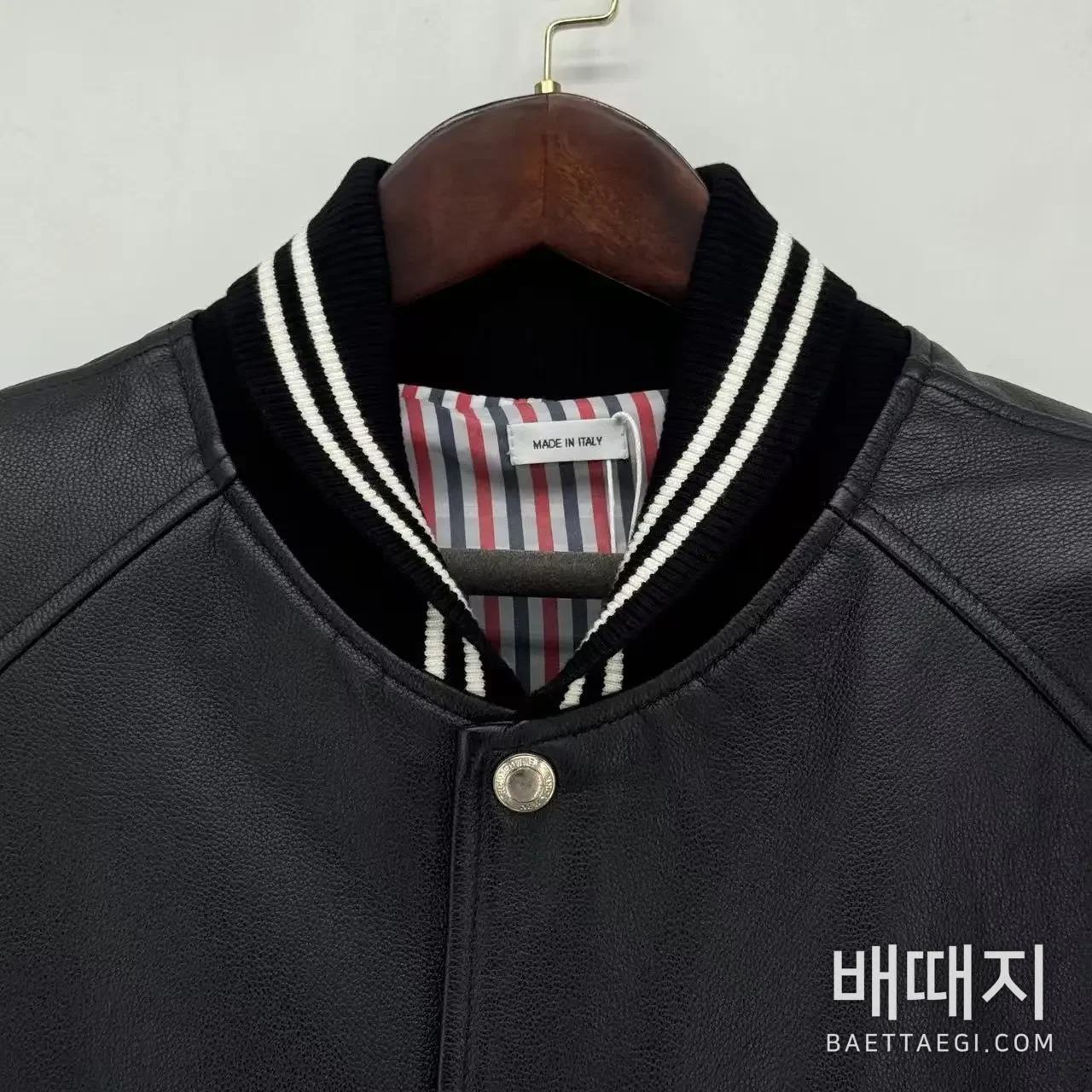 톰브라운 4바 스트라이프 램스킨 베이스볼 자켓 검수사진 2