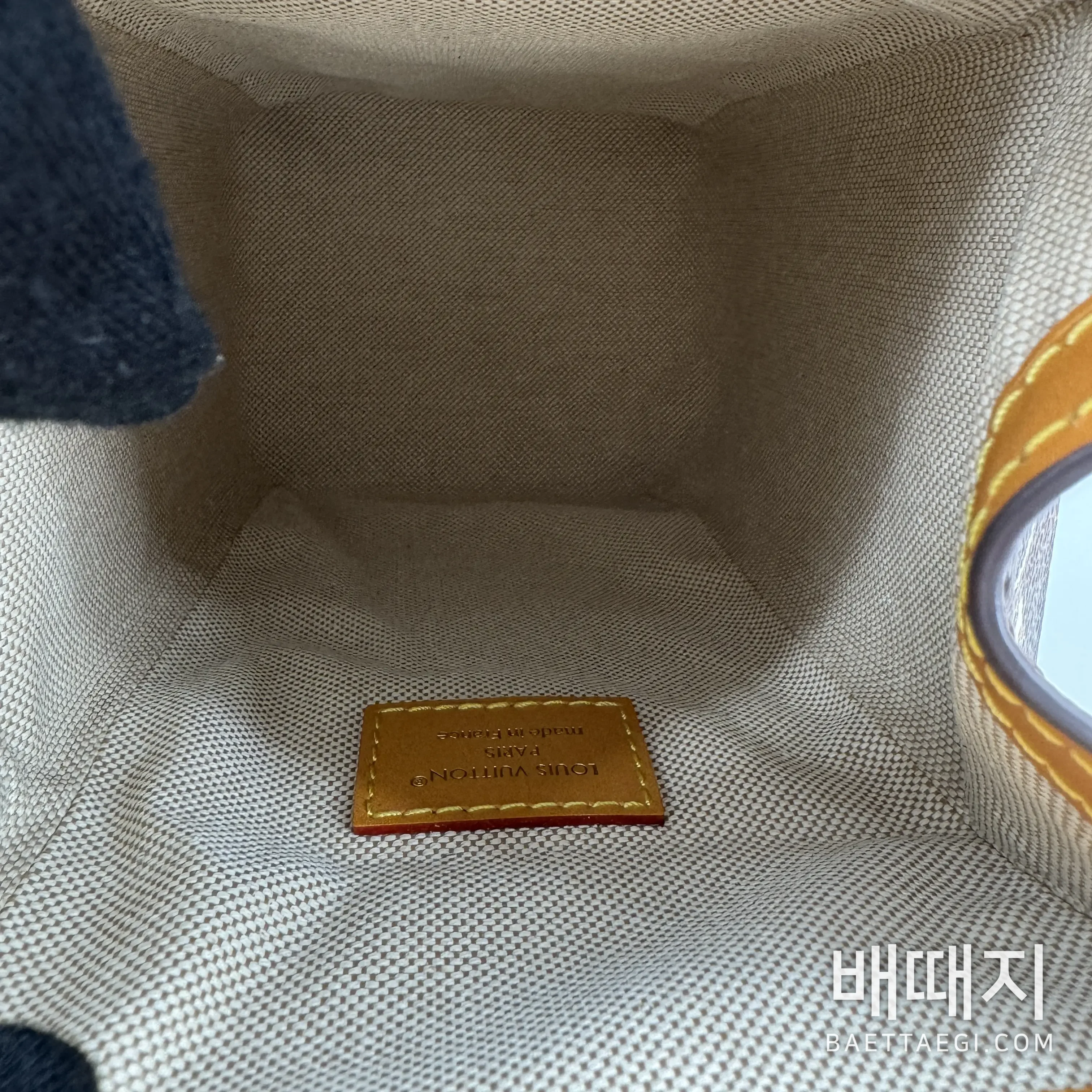 루이비통 밀크 모노그램 핸드백 M29326 검수사진 7