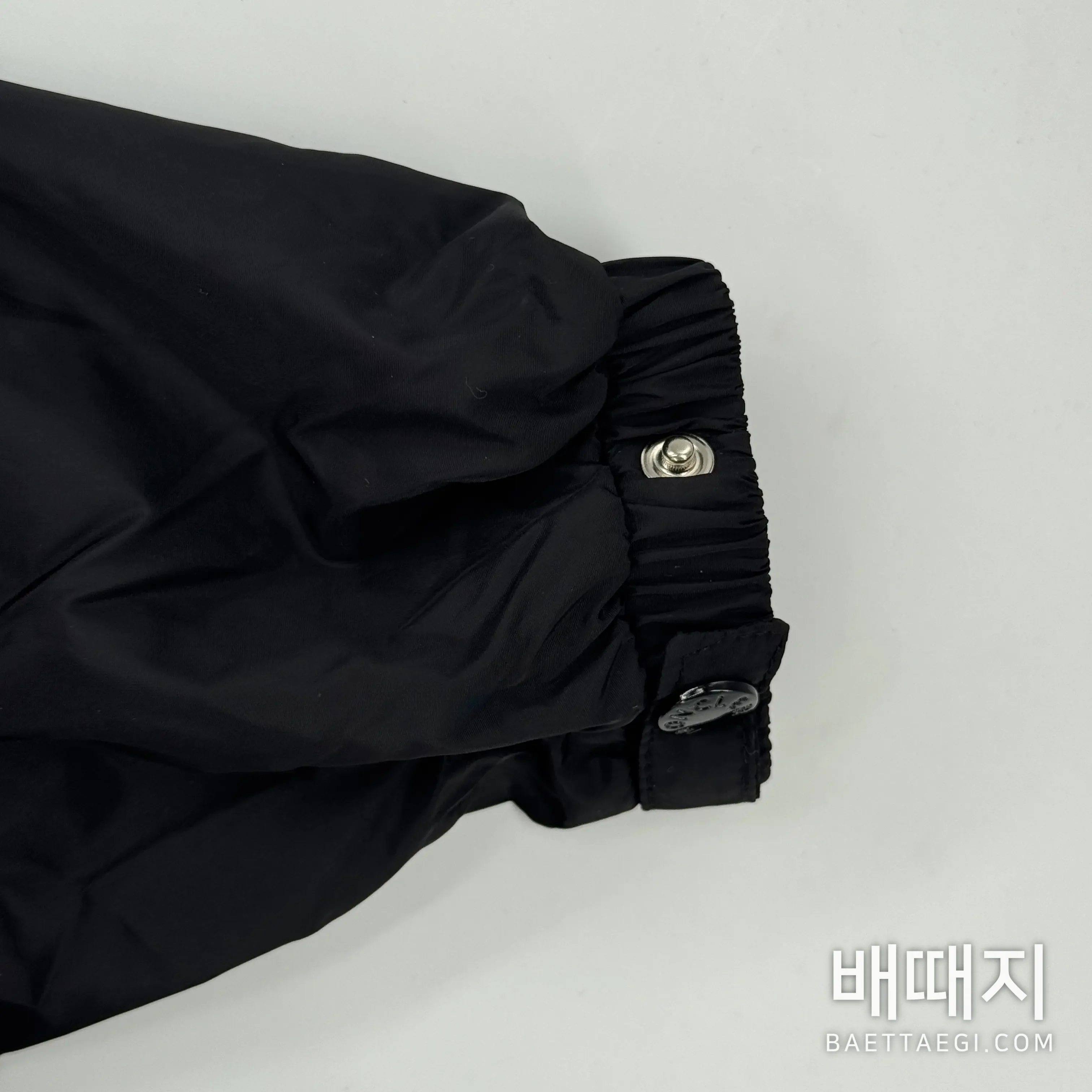 몽클레르 프리마지에디 크롭 윈드브레이커 자켓 검수사진 5