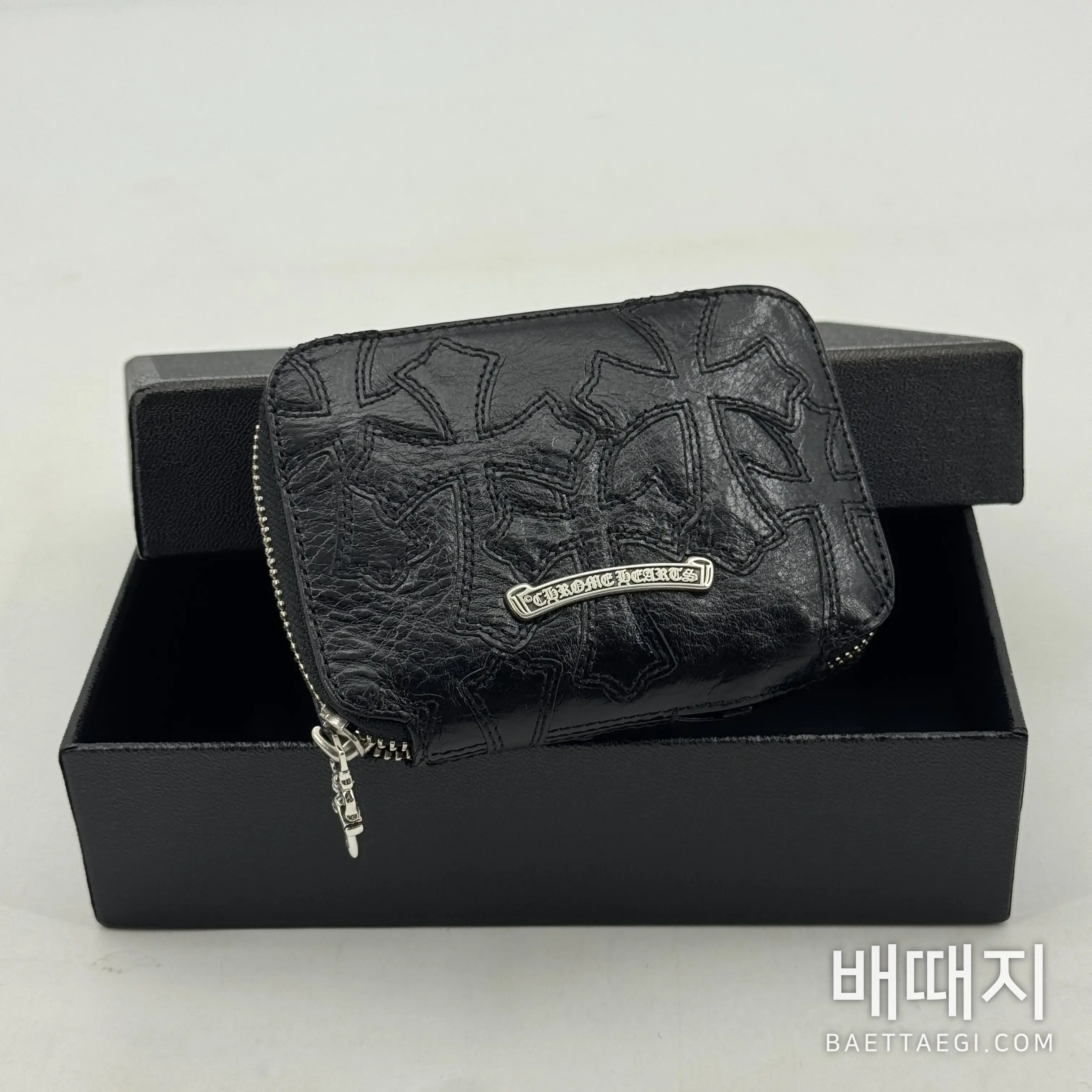 크롬하츠 블랙 가죽 십자가 무늬 지갑 검수사진 4
