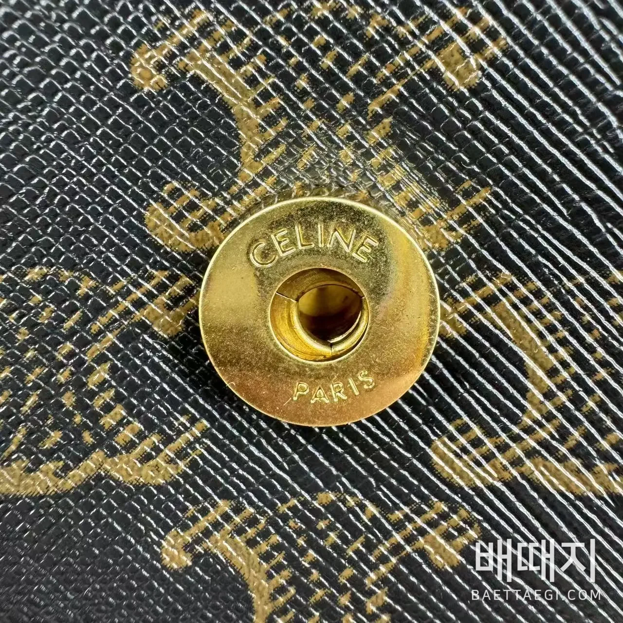 셀린느 비욘드 미디엄 로고 프린트 카프스킨 숄더백 86161 검수사진 8
