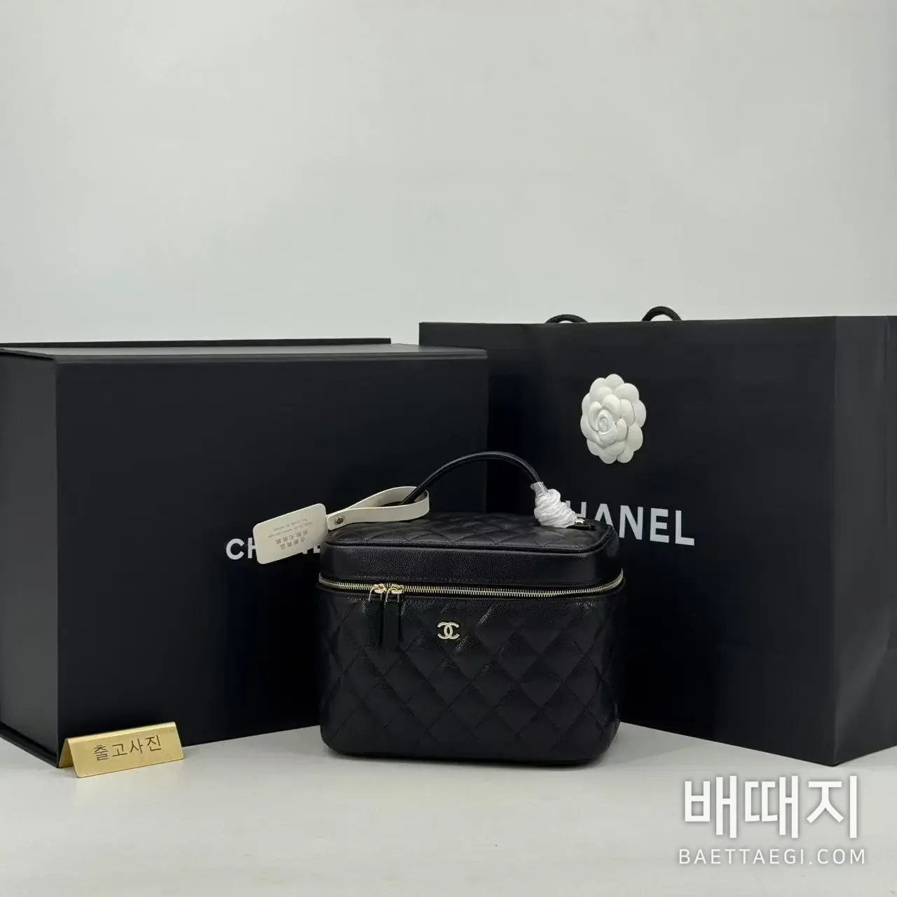 샤넬 블랙 토일러리 핸드백 검수사진 1