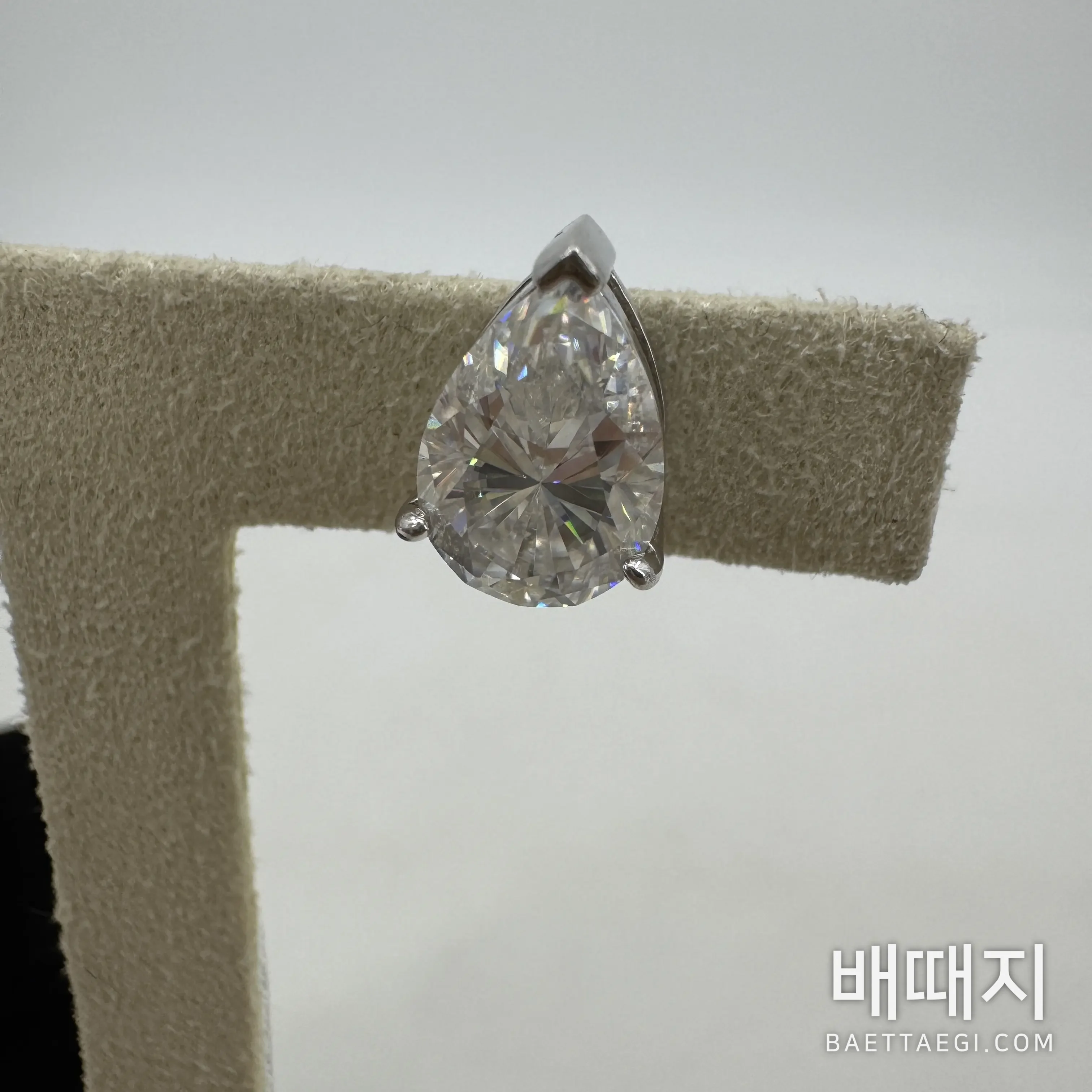 그라프 5 캐럿 티어드롭 스털링 실버 귀걸이 검수사진 4
