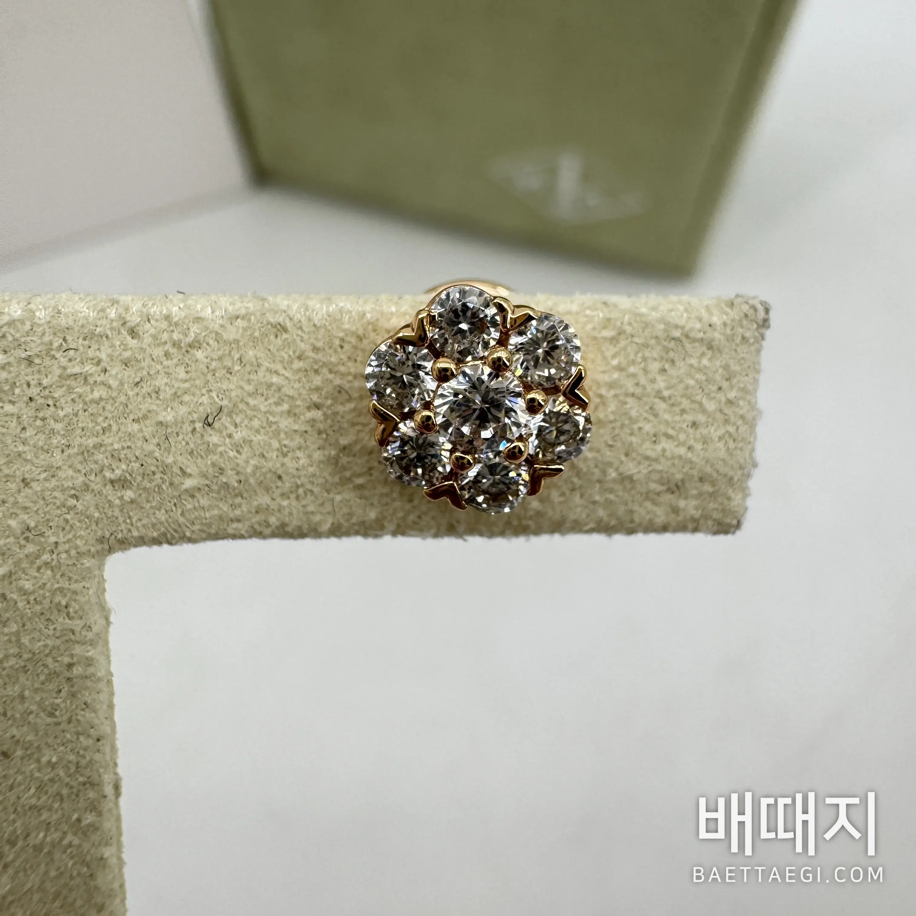 반클리프앤아펠 플루레 꽃 모양 다이아몬드 스터드 귀걸이 검수사진 3