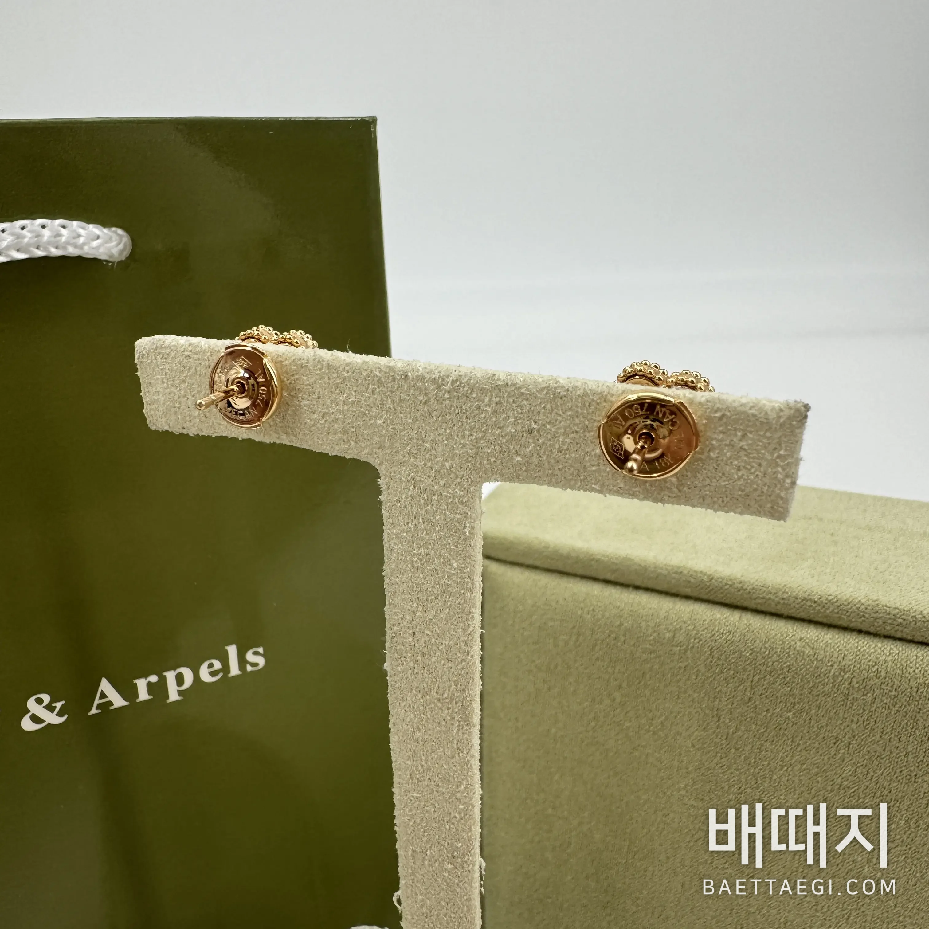 반클리프앤아펠 미니 네 잎 클로버 귀걸이 검수사진 5
