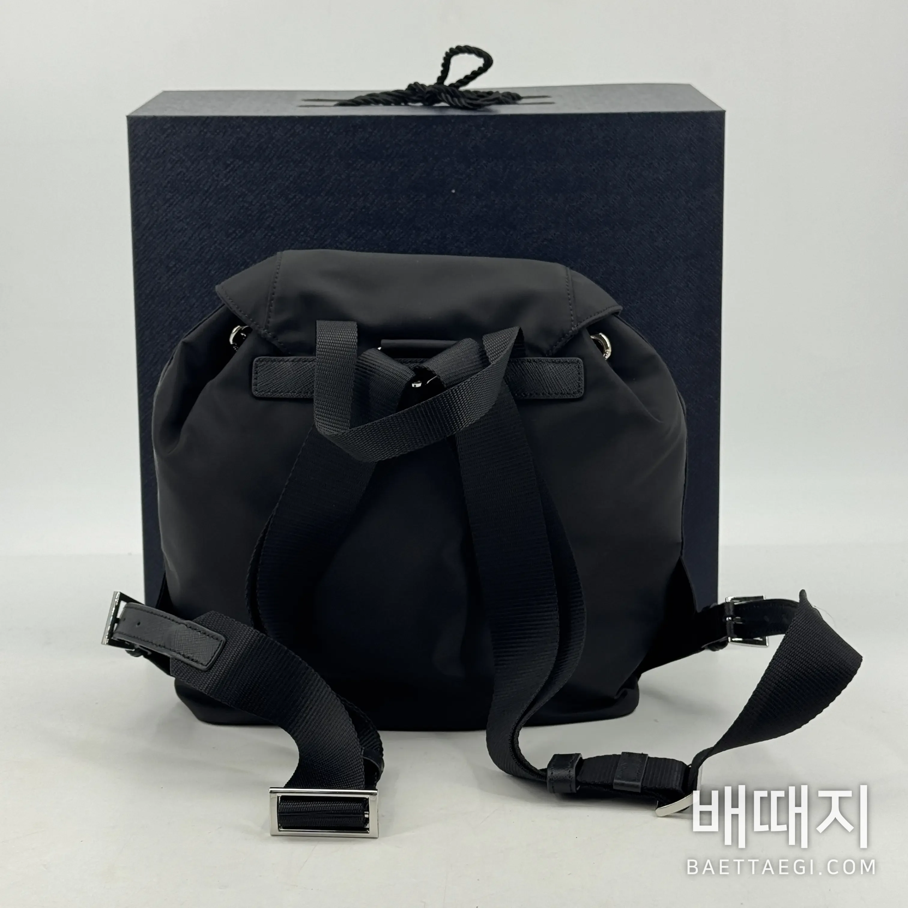 프라다 나일론 백팩 1BZ677 검수사진 2