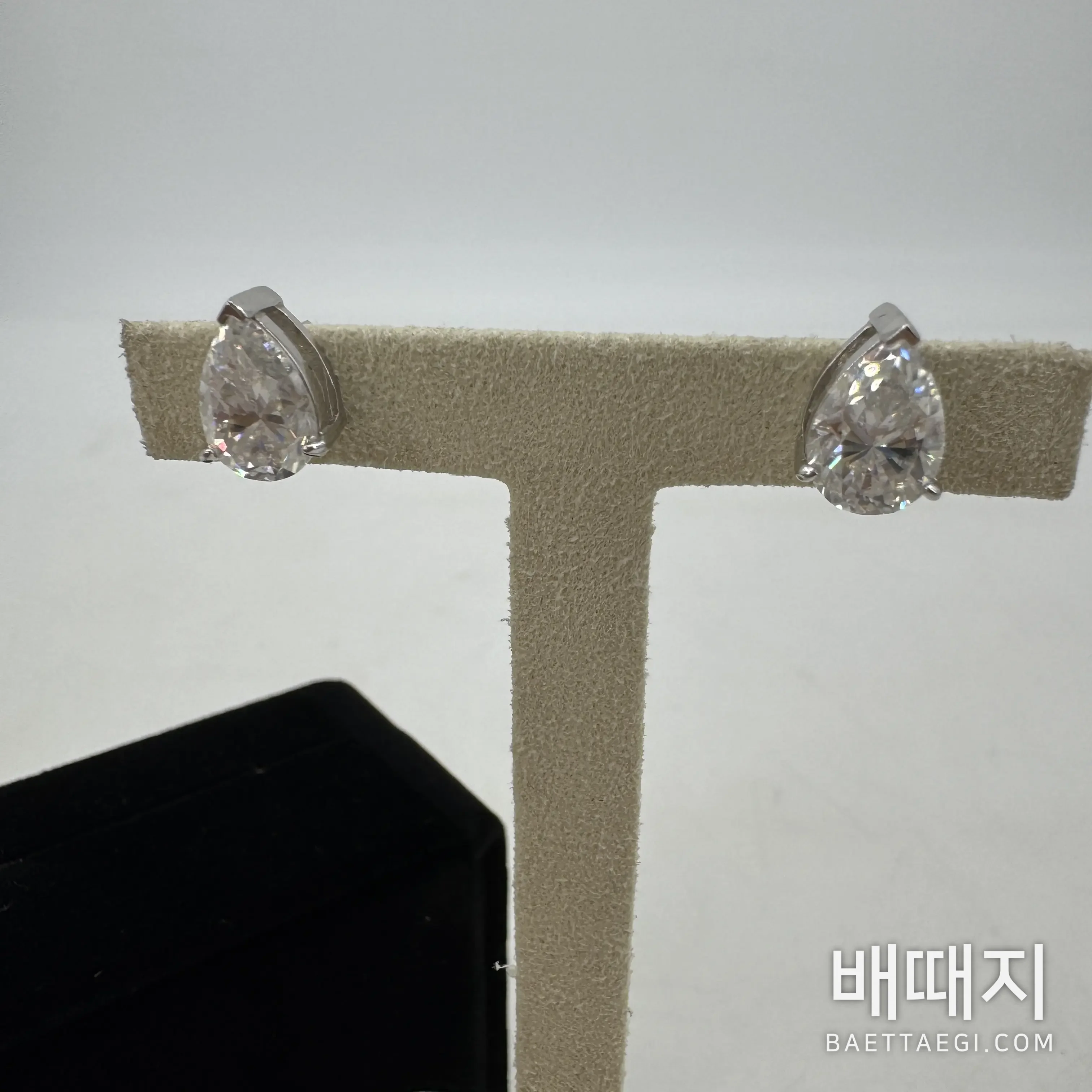 그라프 5 캐럿 티어드롭 스털링 실버 귀걸이 검수사진 3