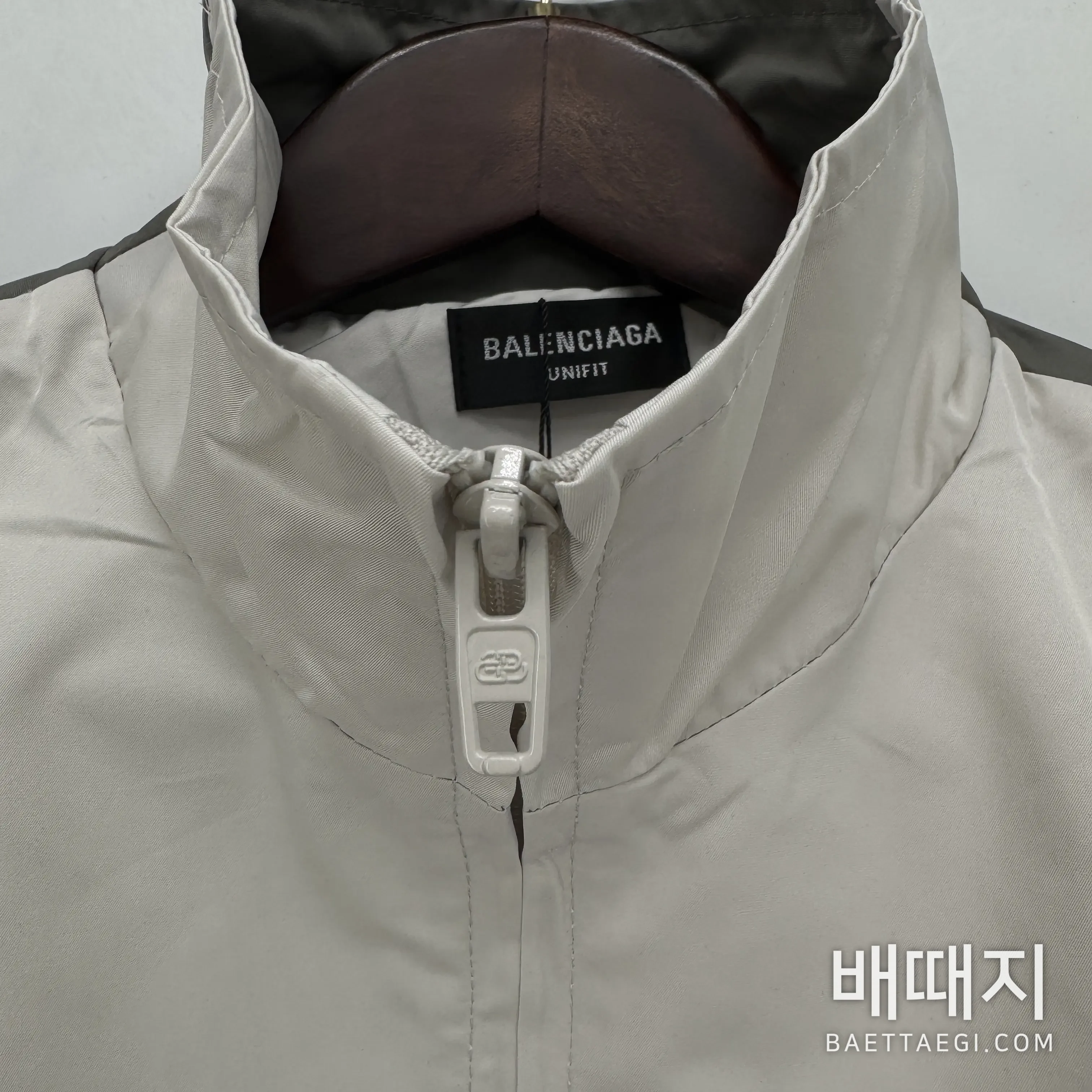 발렌시아가 캠퍼스 스타일 컬러 블록 남성 자켓 검수사진 4