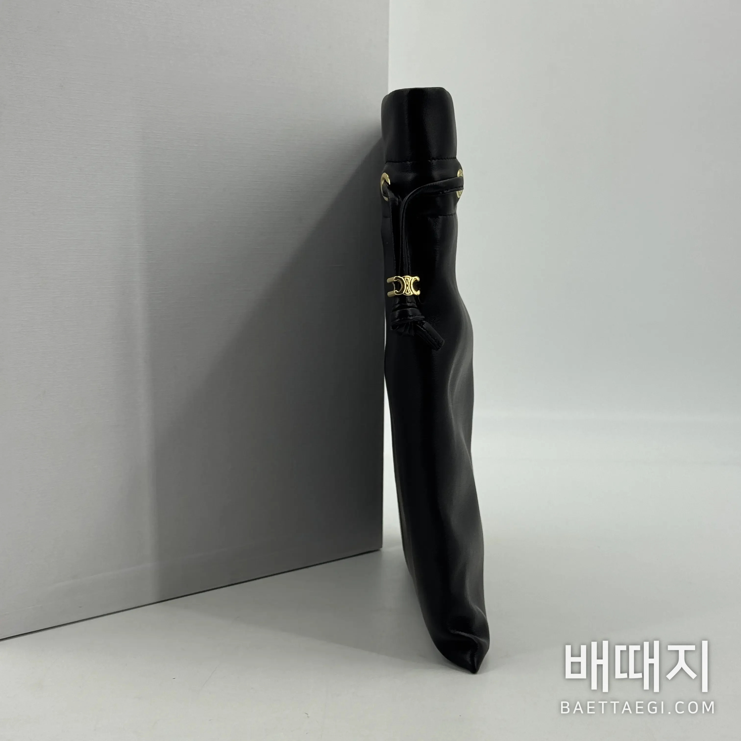 셀린느 드로스트링 램스킨 숄더백 검수사진 5