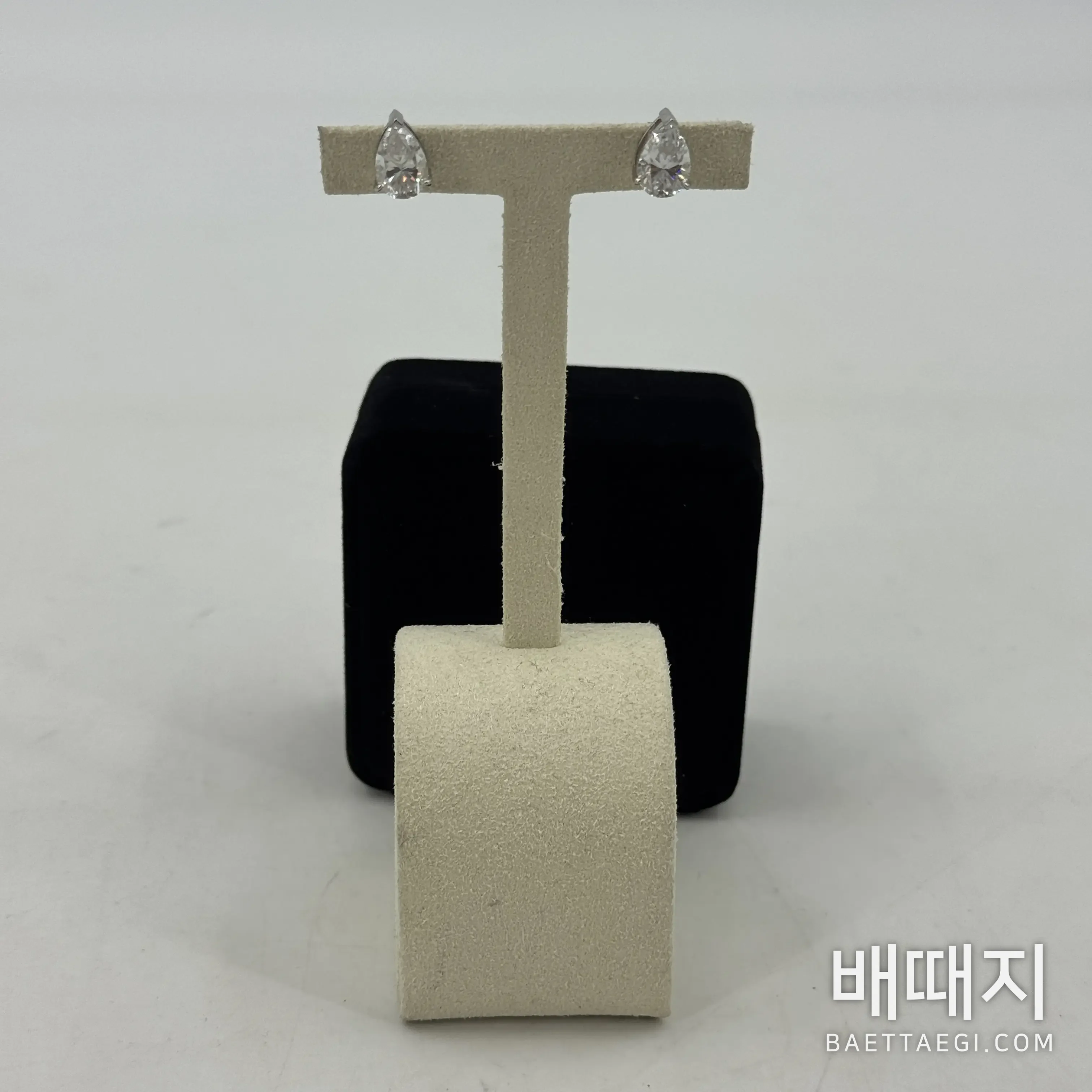 그라프 5 캐럿 티어드롭 스털링 실버 귀걸이 검수사진 2