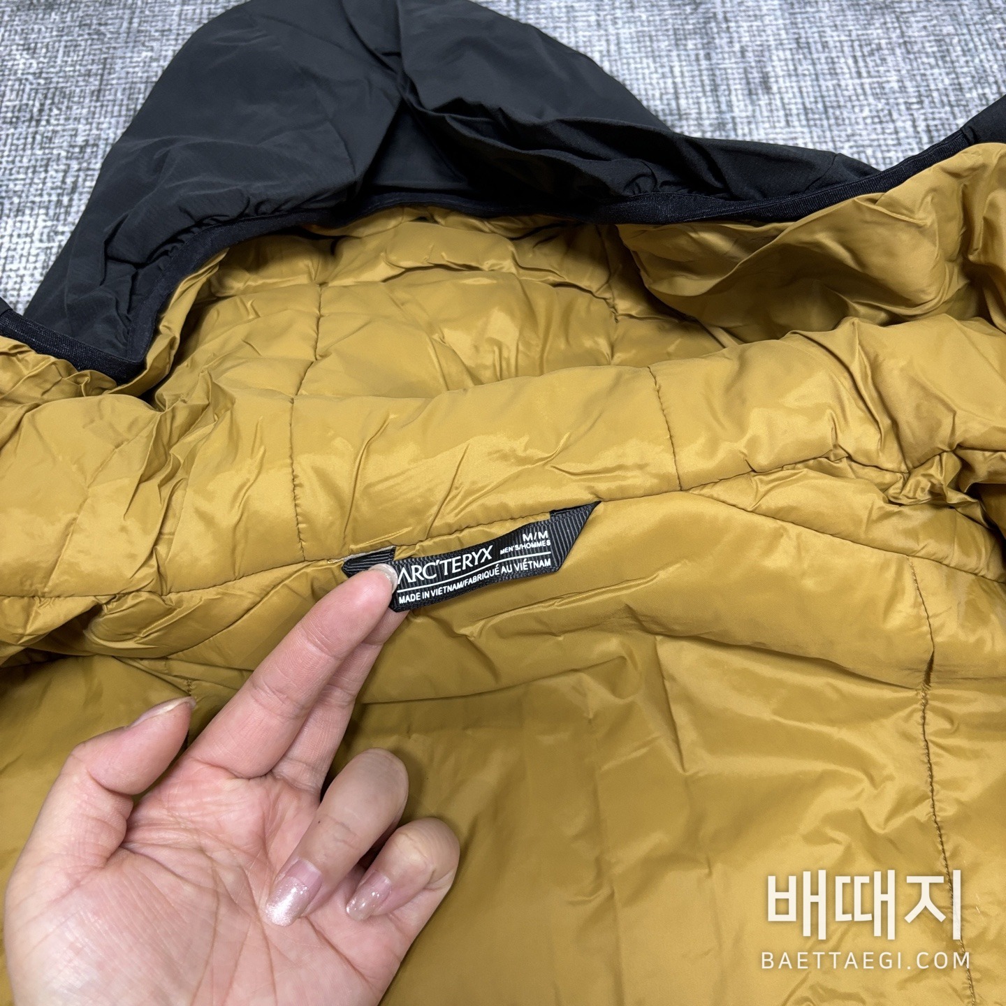 아크테릭스 [TZ] 아톰 LT 후디 1.0 블랙 골드 200175 Arc'teryx Atom LT Hoodie 1.0 검수사진 3