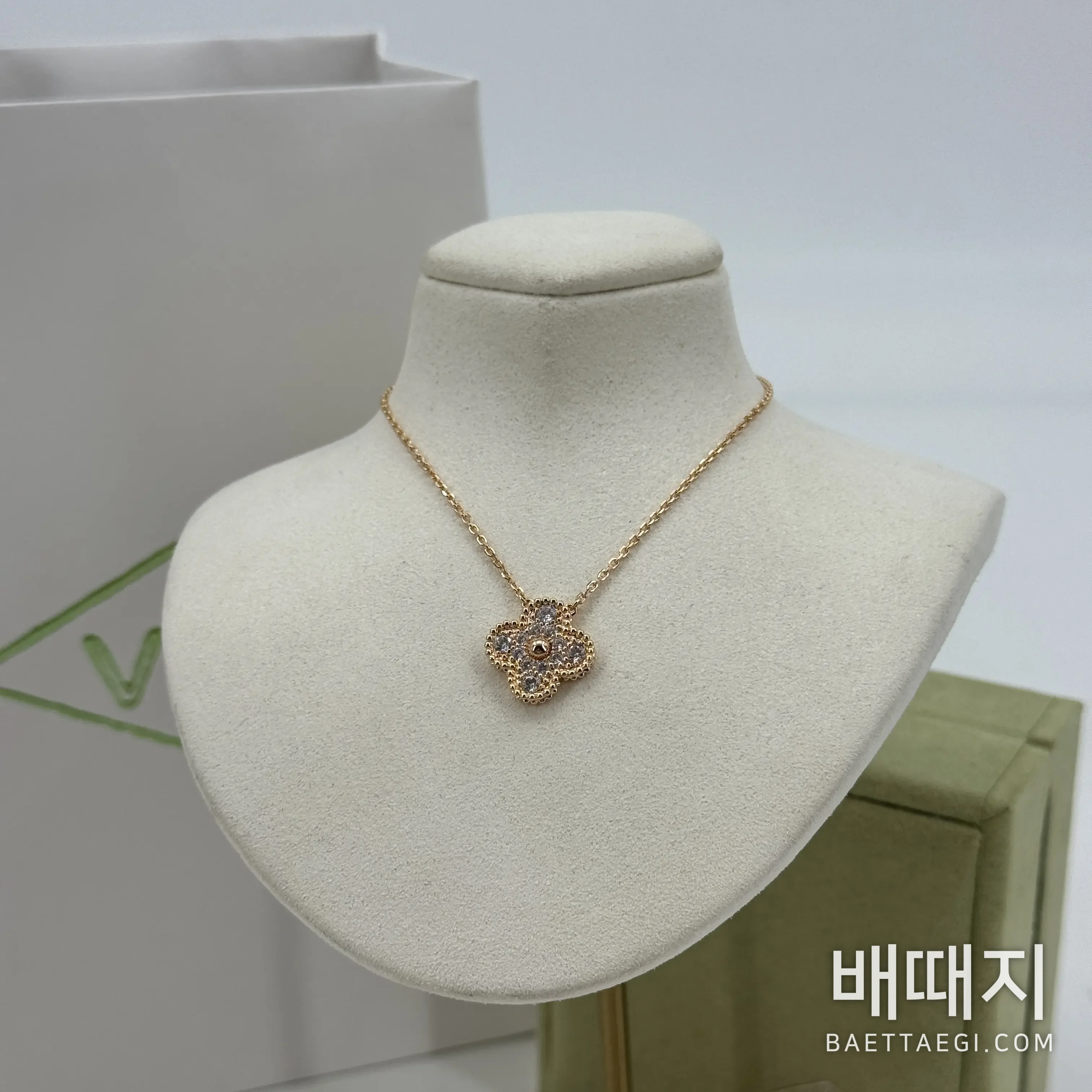 반클리프앤아펠 풀 다이아몬드 사엽 클로버 목걸이 검수사진 3