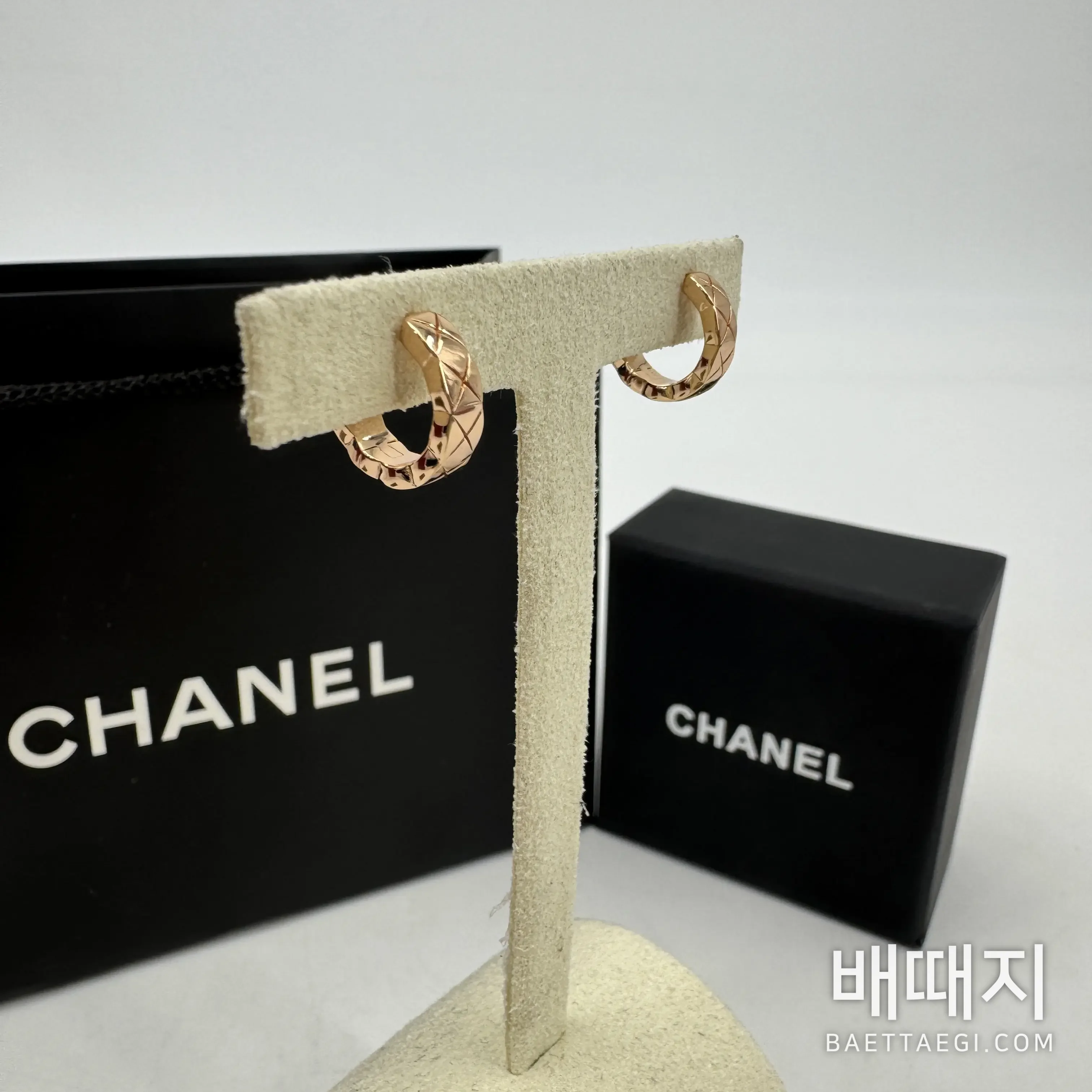 샤넬 코코 크러쉬 싱글 미니 후프 이어링 폭스샵 검수사진 4