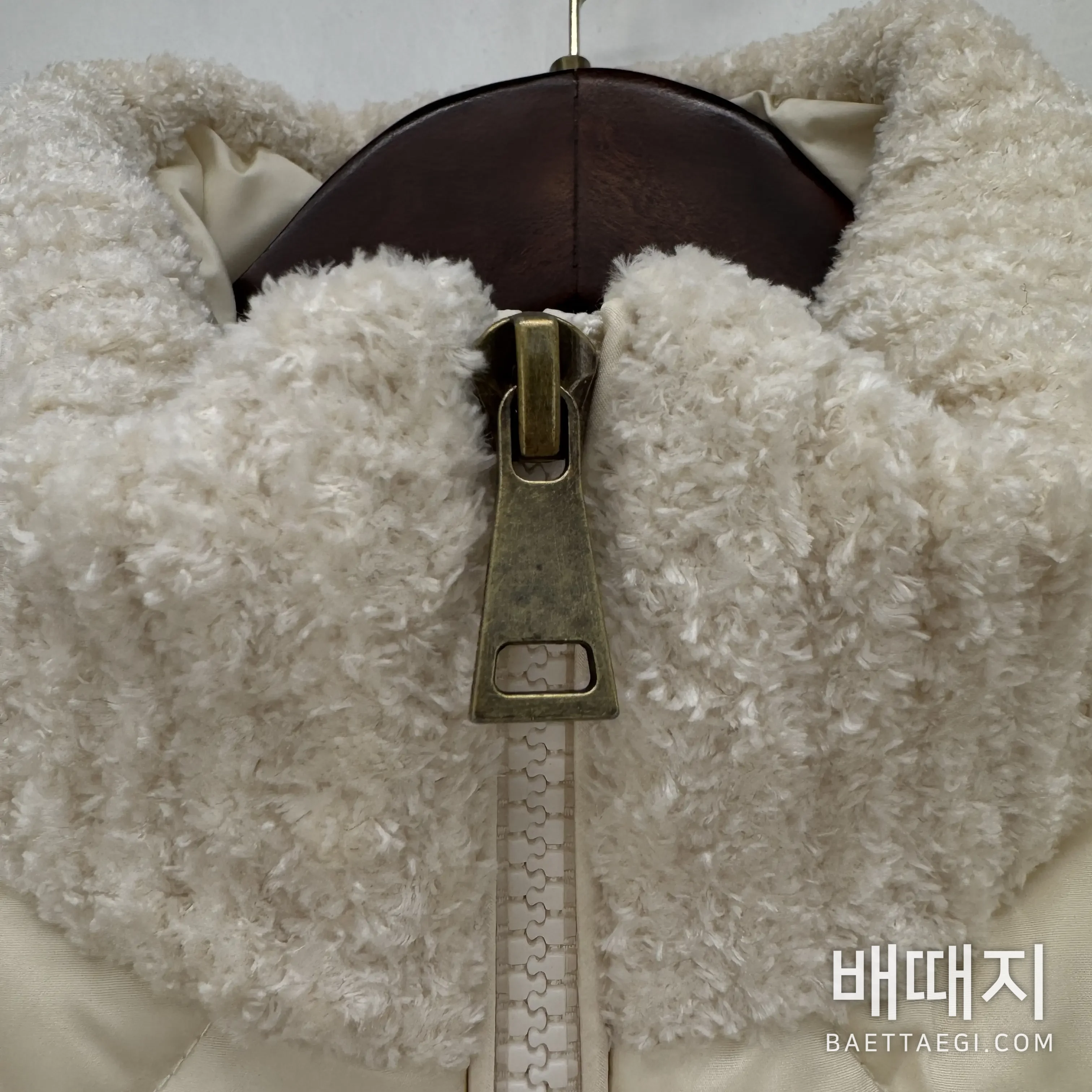 몽클레르 여성 코튼 울 혼방 다운 패딩 검수사진 3