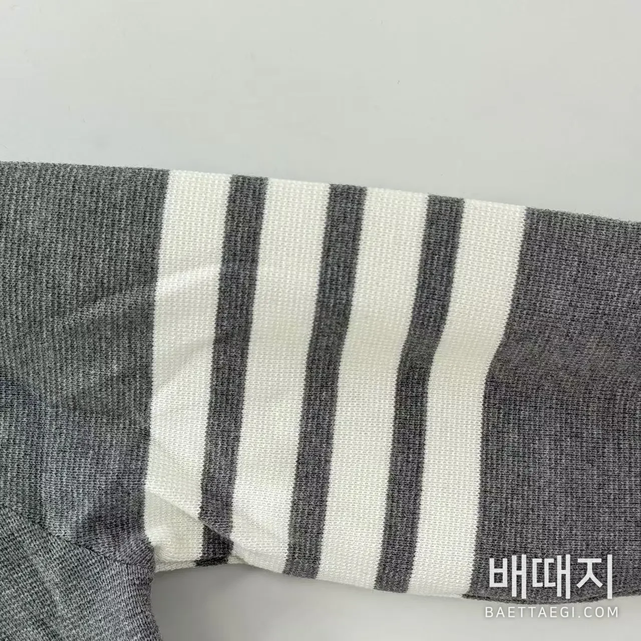 톰브라운 컬러블록 울 V넥 가디건 159481 검수사진 4