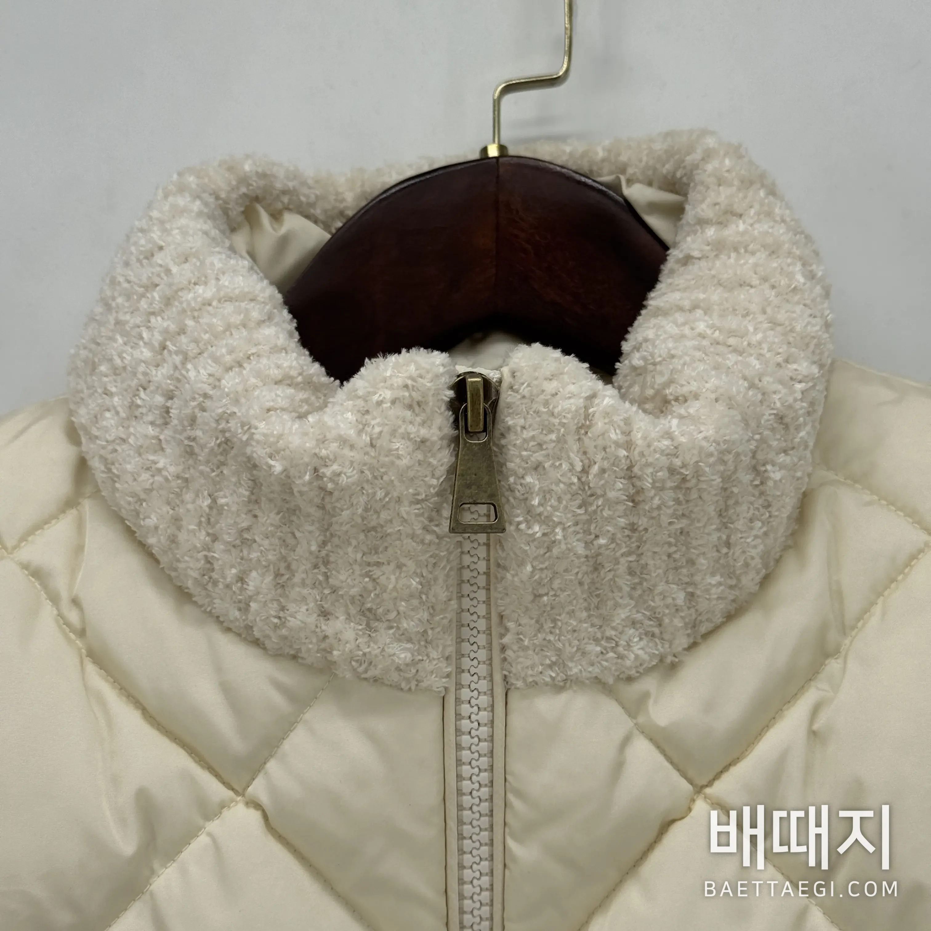 몽클레르 여성 코튼 울 혼방 다운 패딩 검수사진 2
