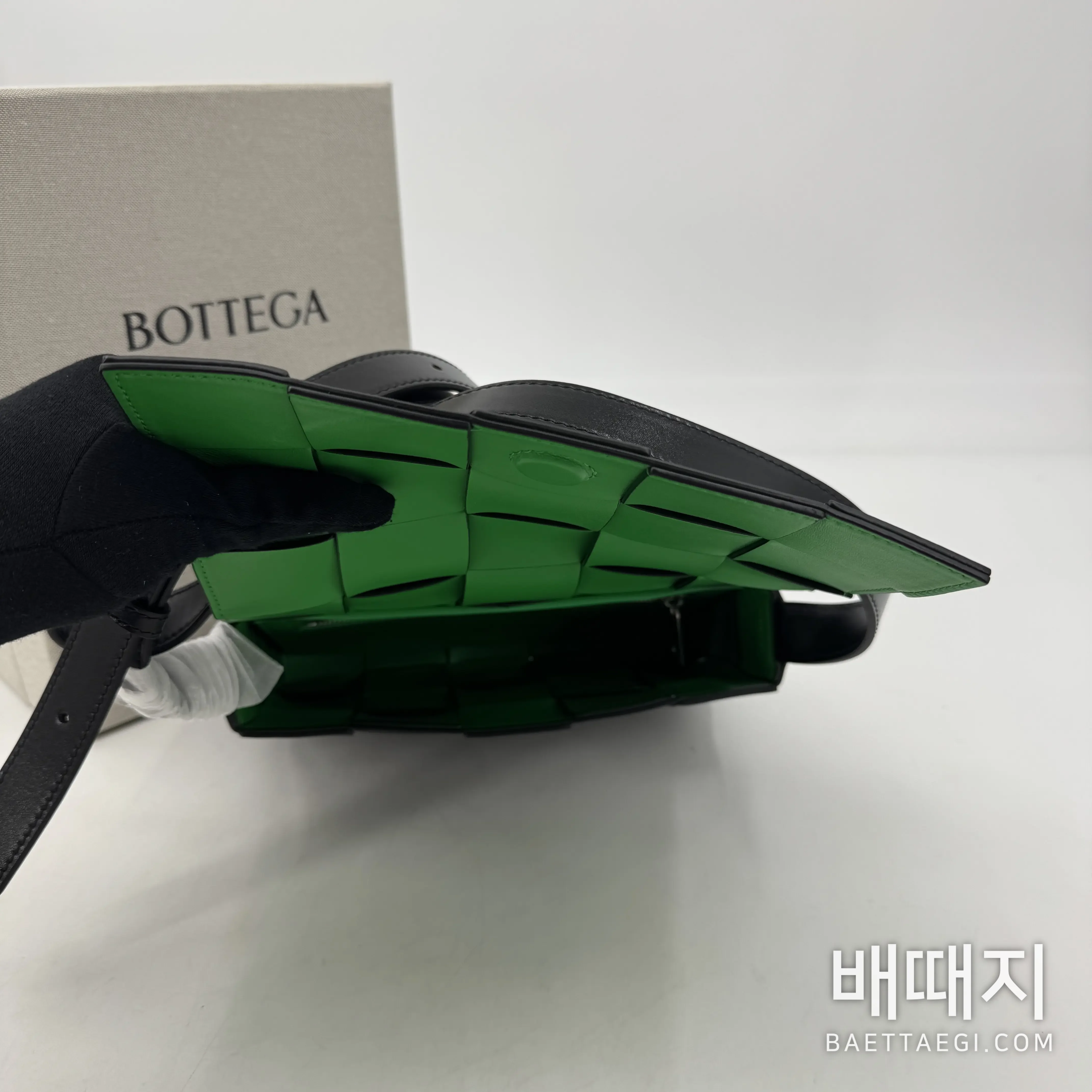 보테가베네타 스몰 카세트백 708768 154886 검수사진 5