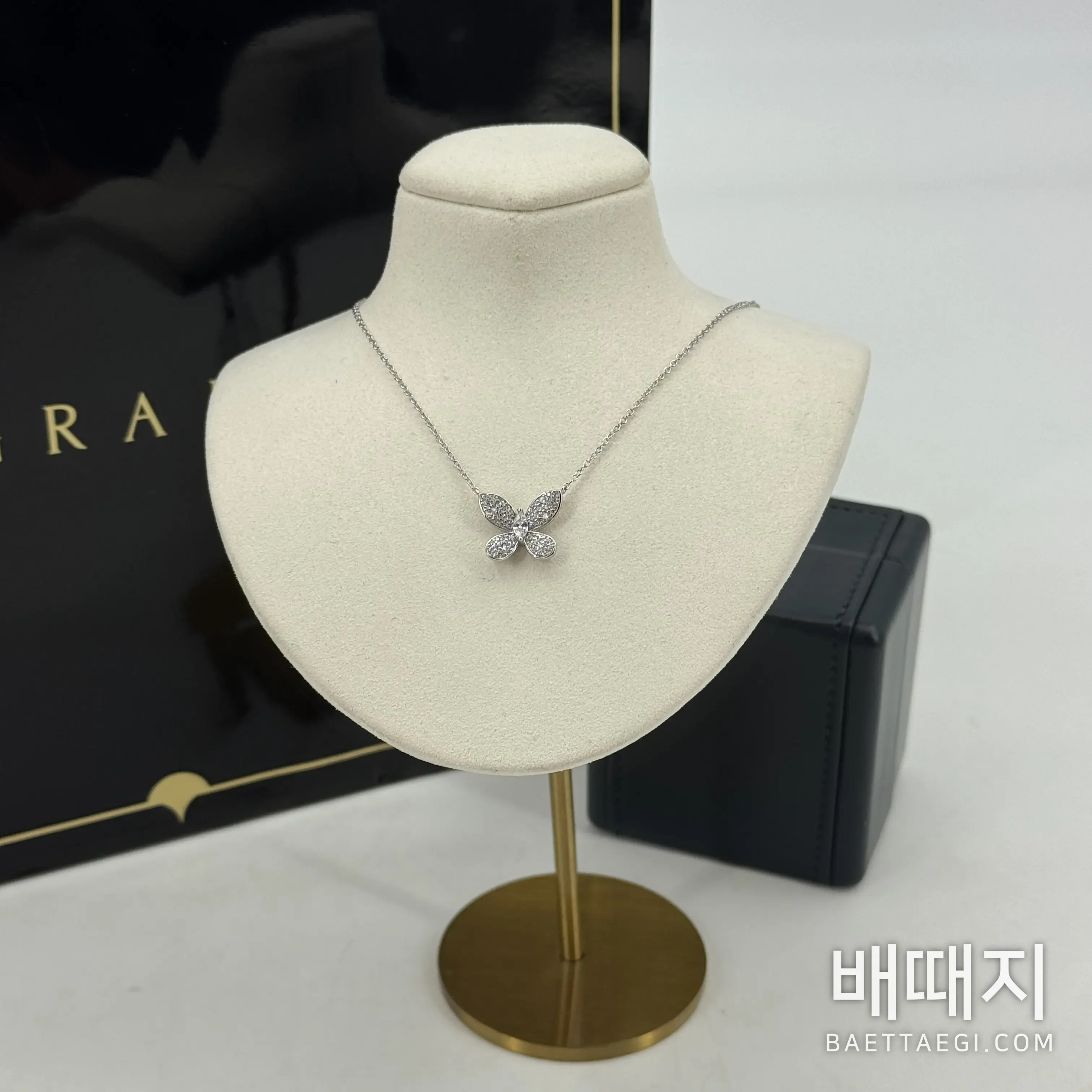그라프 나비 모티브 다이아몬드 목걸이 검수사진 2