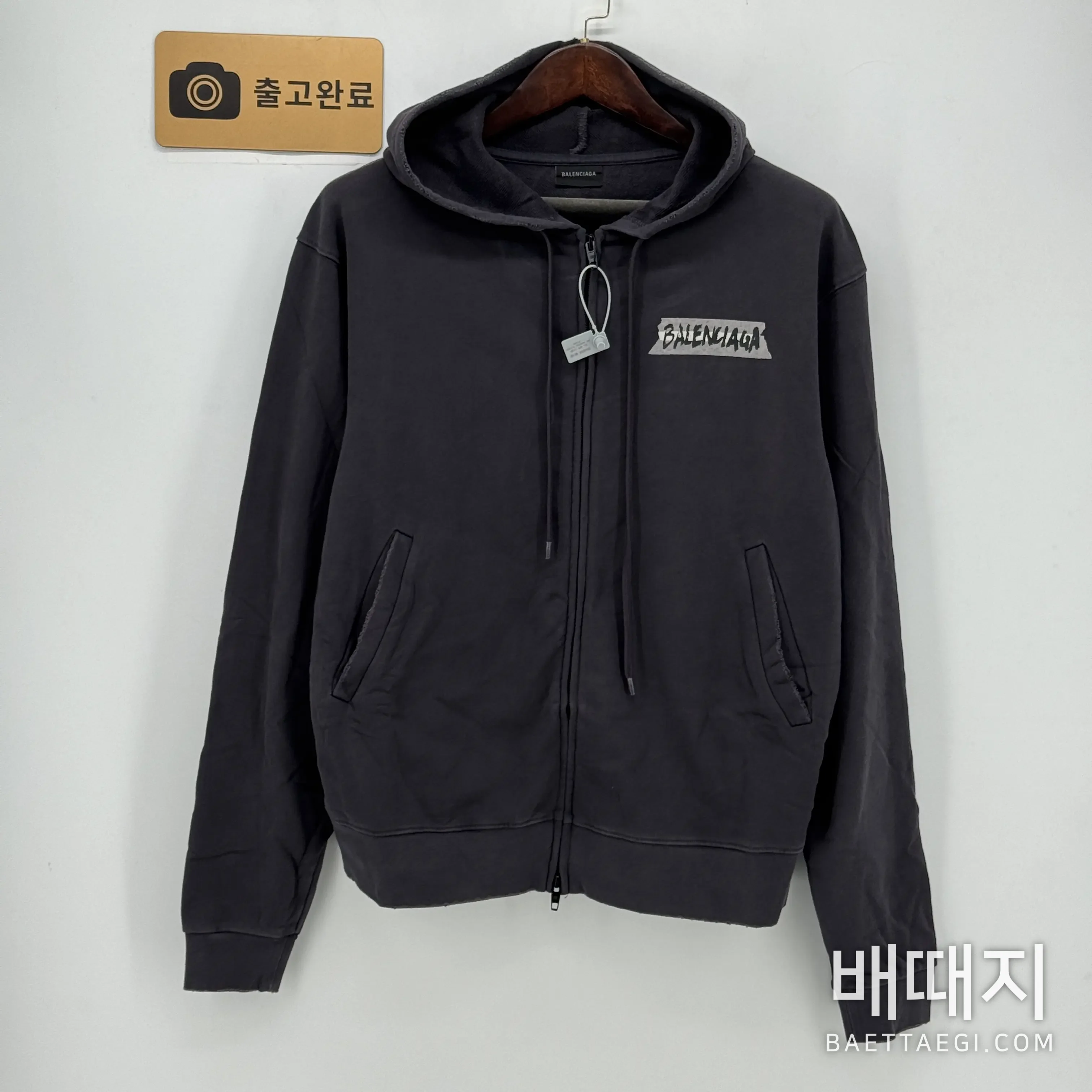 발렌시아가 테이프 로고 데미지 가공 여성 자켓 검수사진 1
