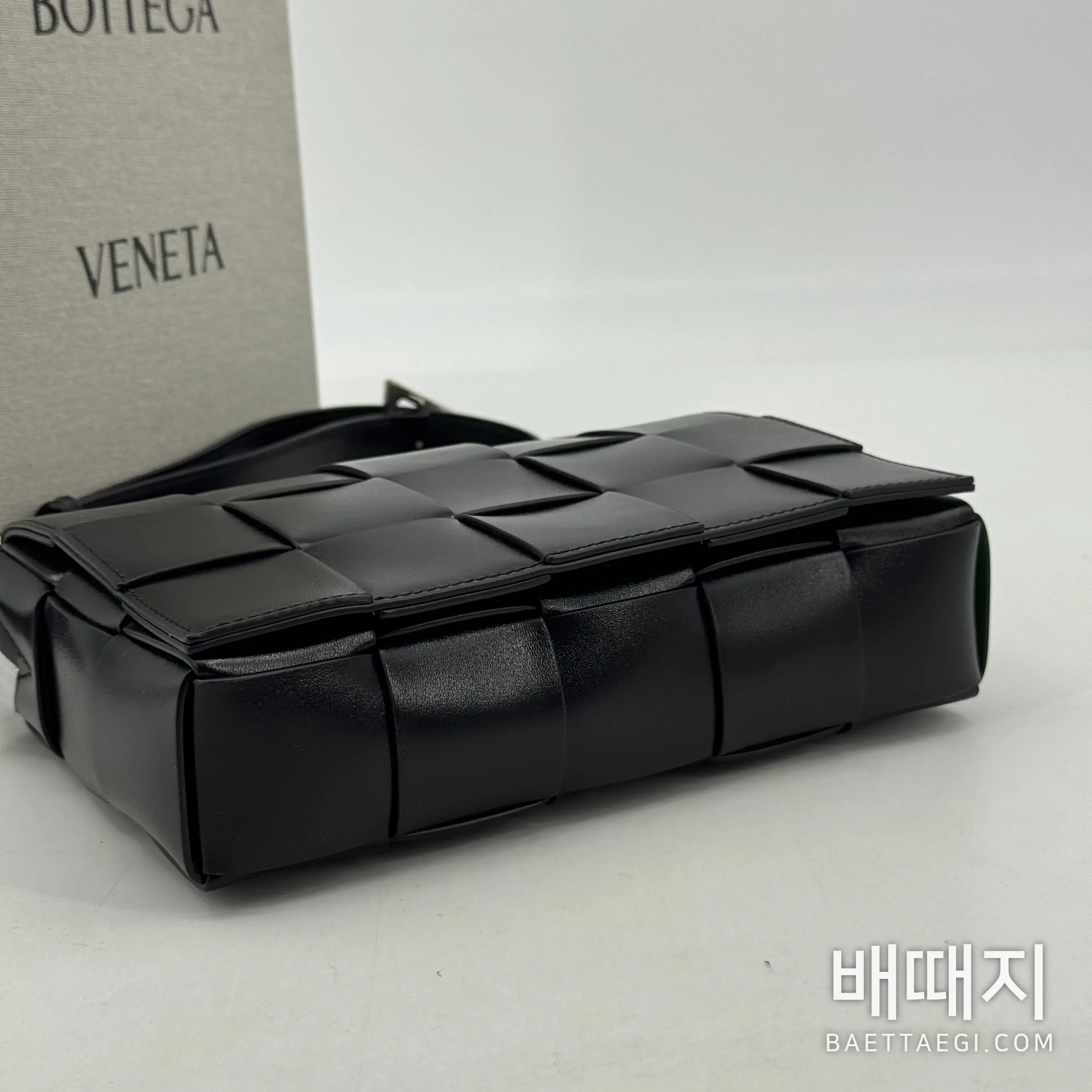 보테가베네타 스몰 카세트백 708768 154886 검수사진 3