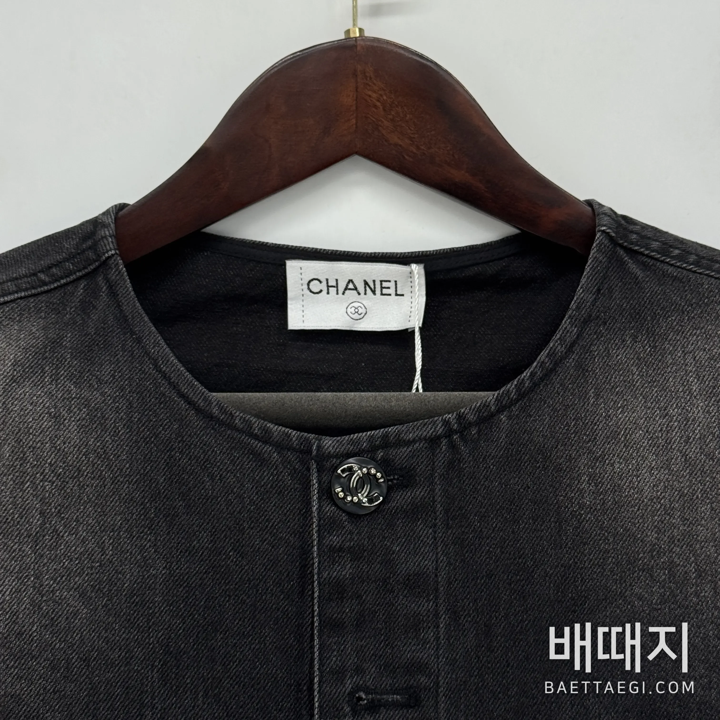 샤넬 레터 버튼 데님 자켓 검수사진 3
