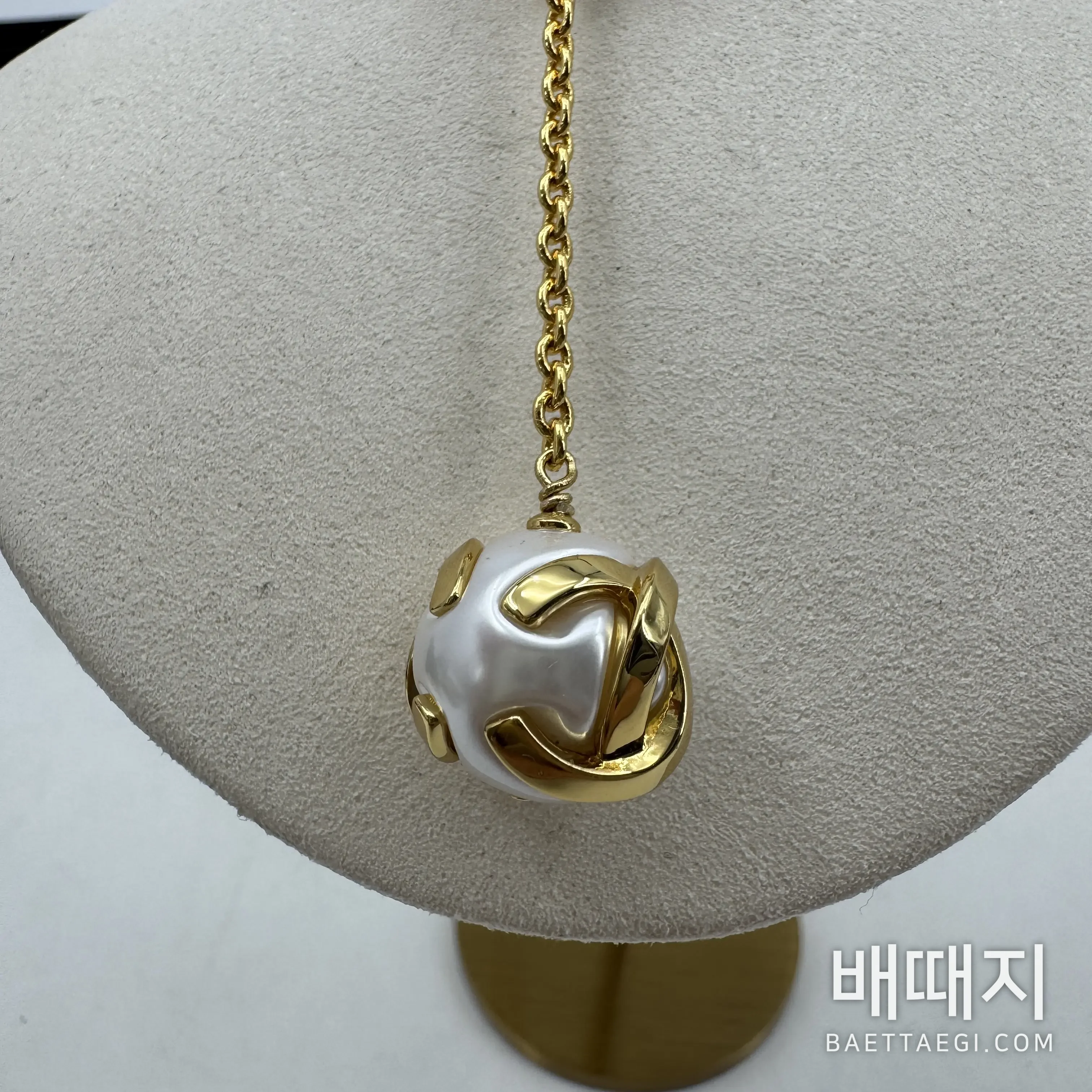 샤넬 더블 C 구체 펜던트 Y자형 목걸이 검수사진 3