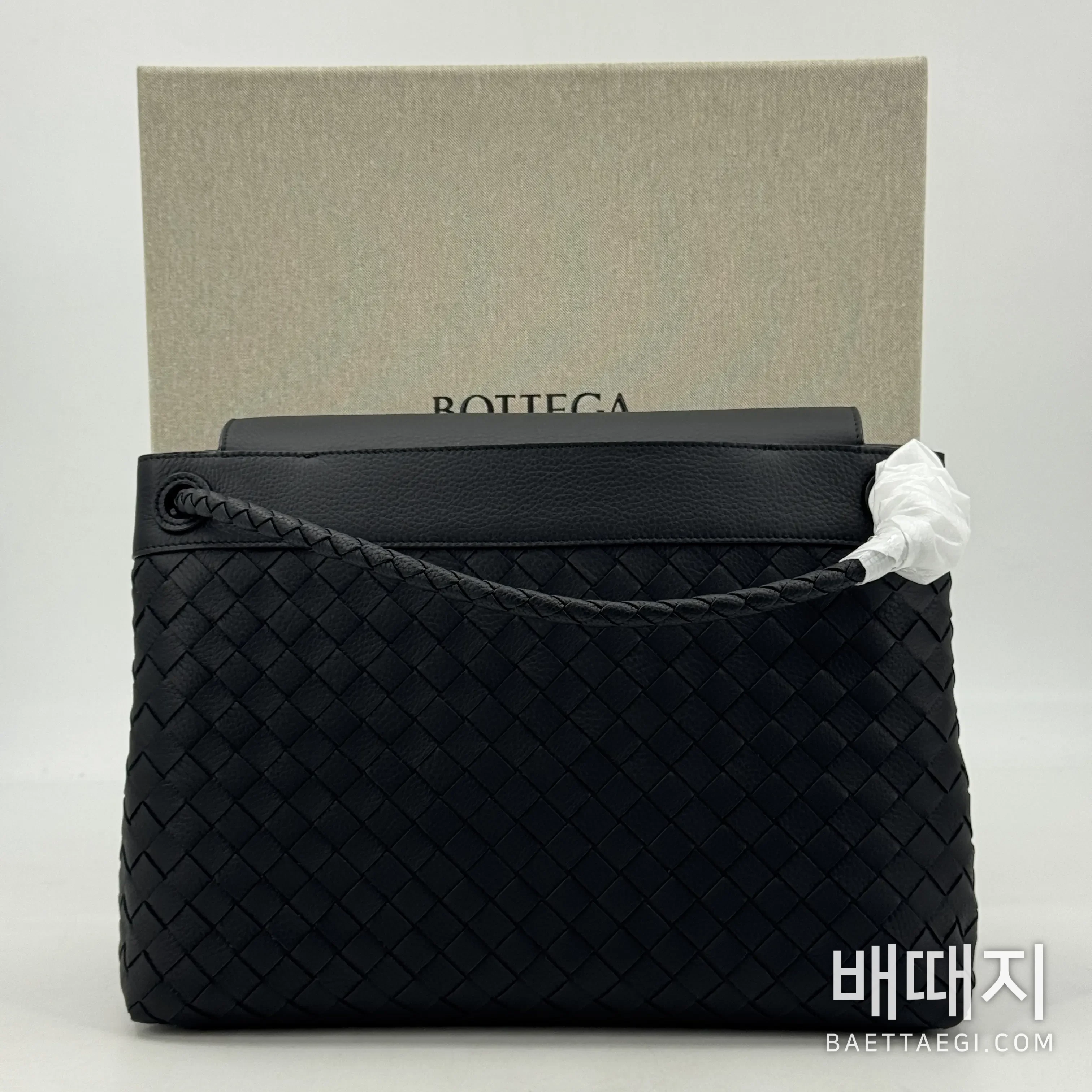 보테가베네타 인트레치아토 가죽 숄더백 검수사진 2