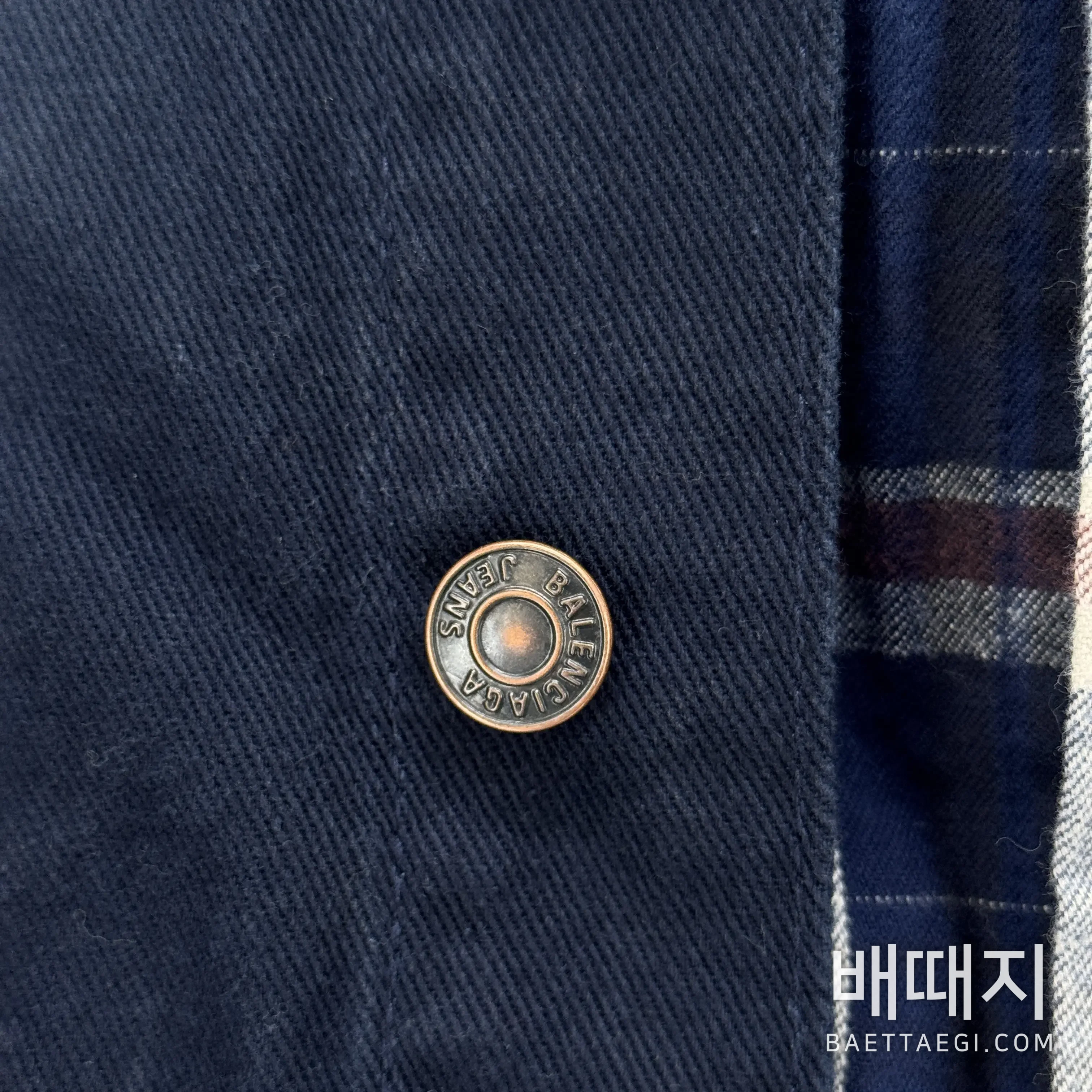 발렌시아가 체크 패턴 패치워크 데님 자켓 검수사진 3