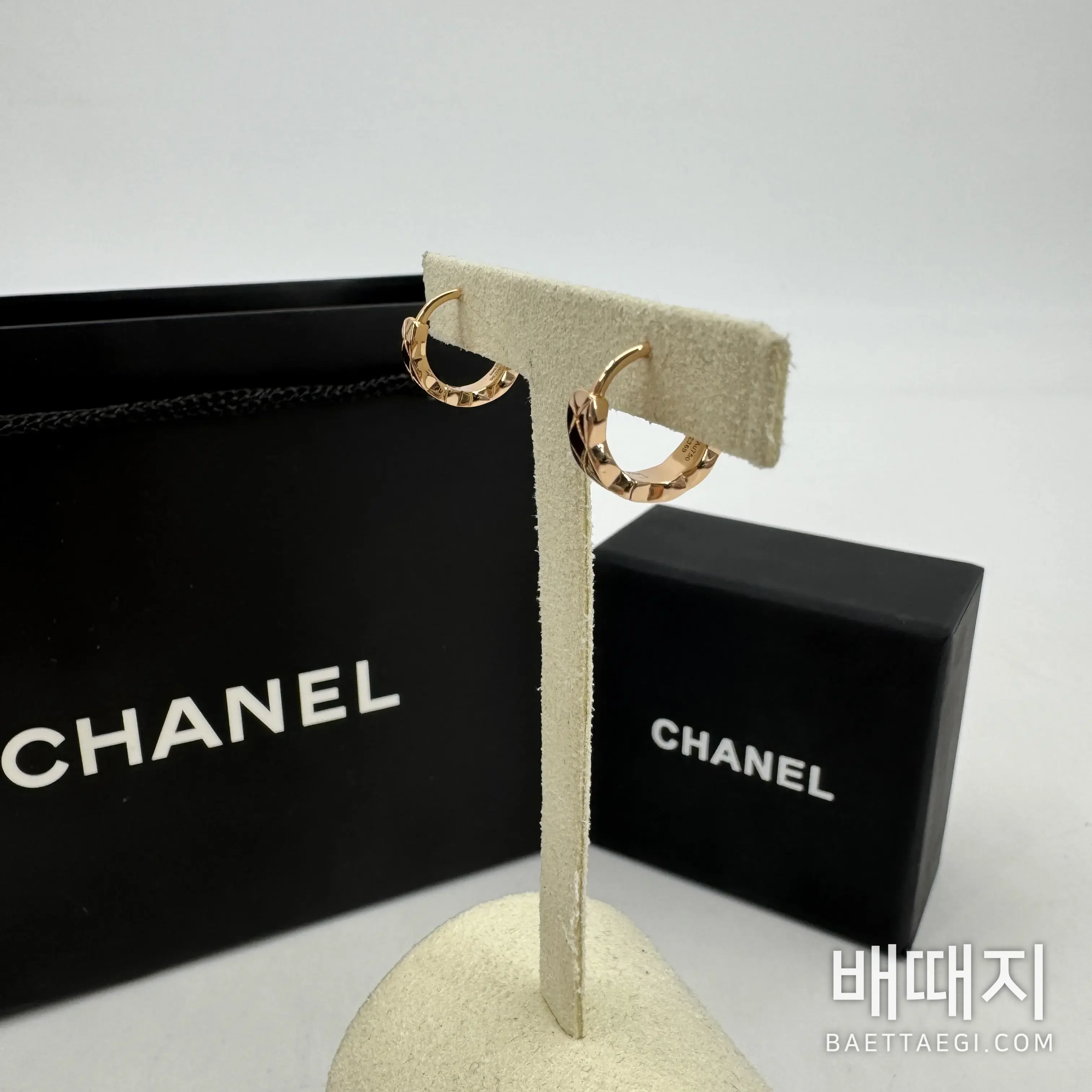 샤넬 코코 크러쉬 싱글 미니 후프 이어링 폭스샵 검수사진 5
