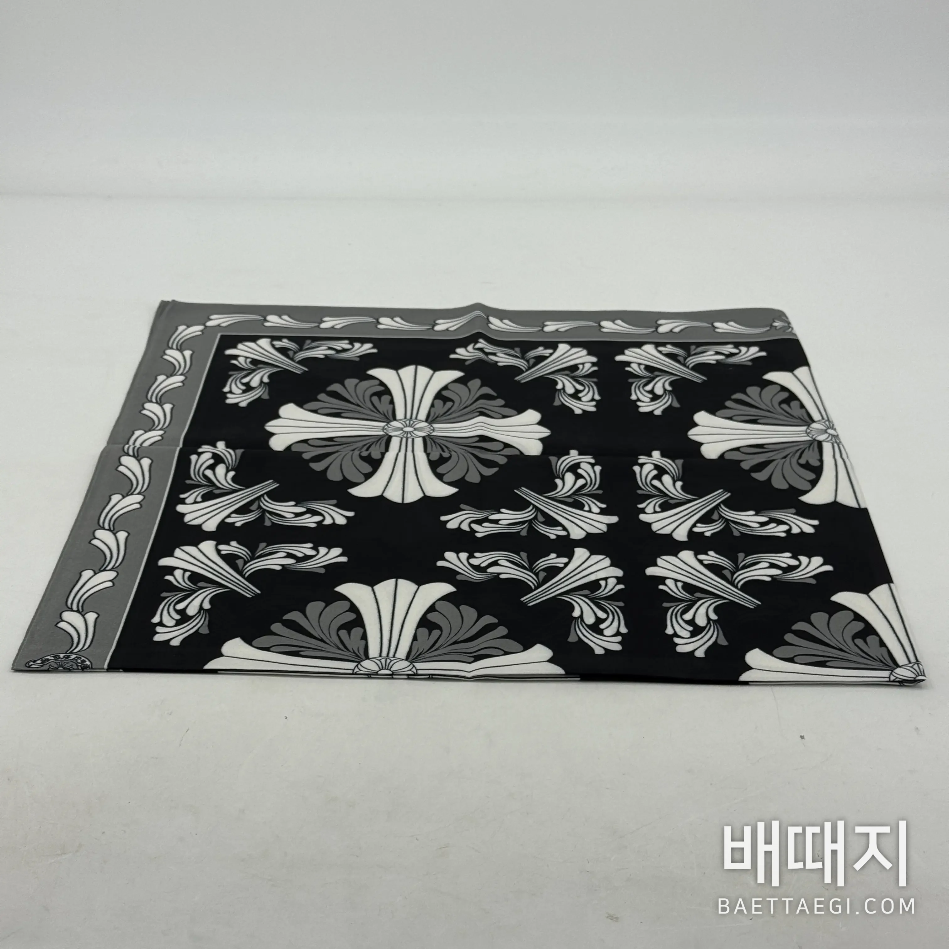 크롬하츠 크로스 플라워 양면 스카프 검수사진 1