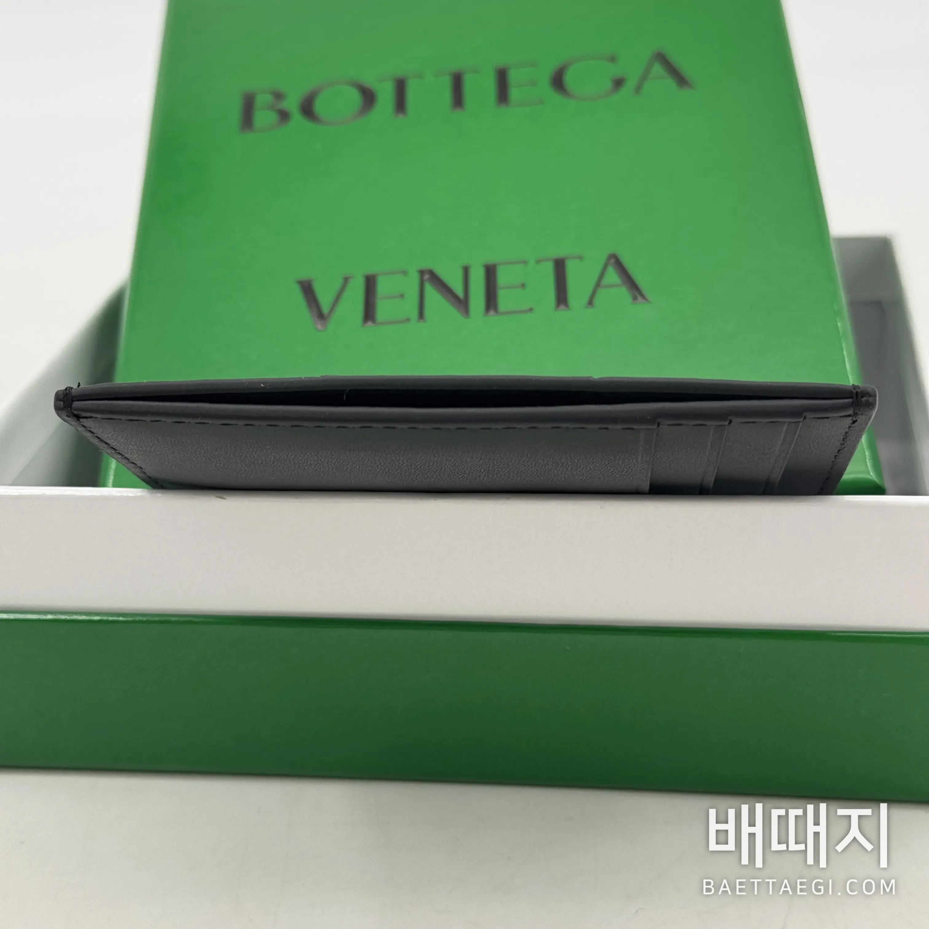 보테가베네타 소가죽 카드 홀더 지갑 검수사진 4