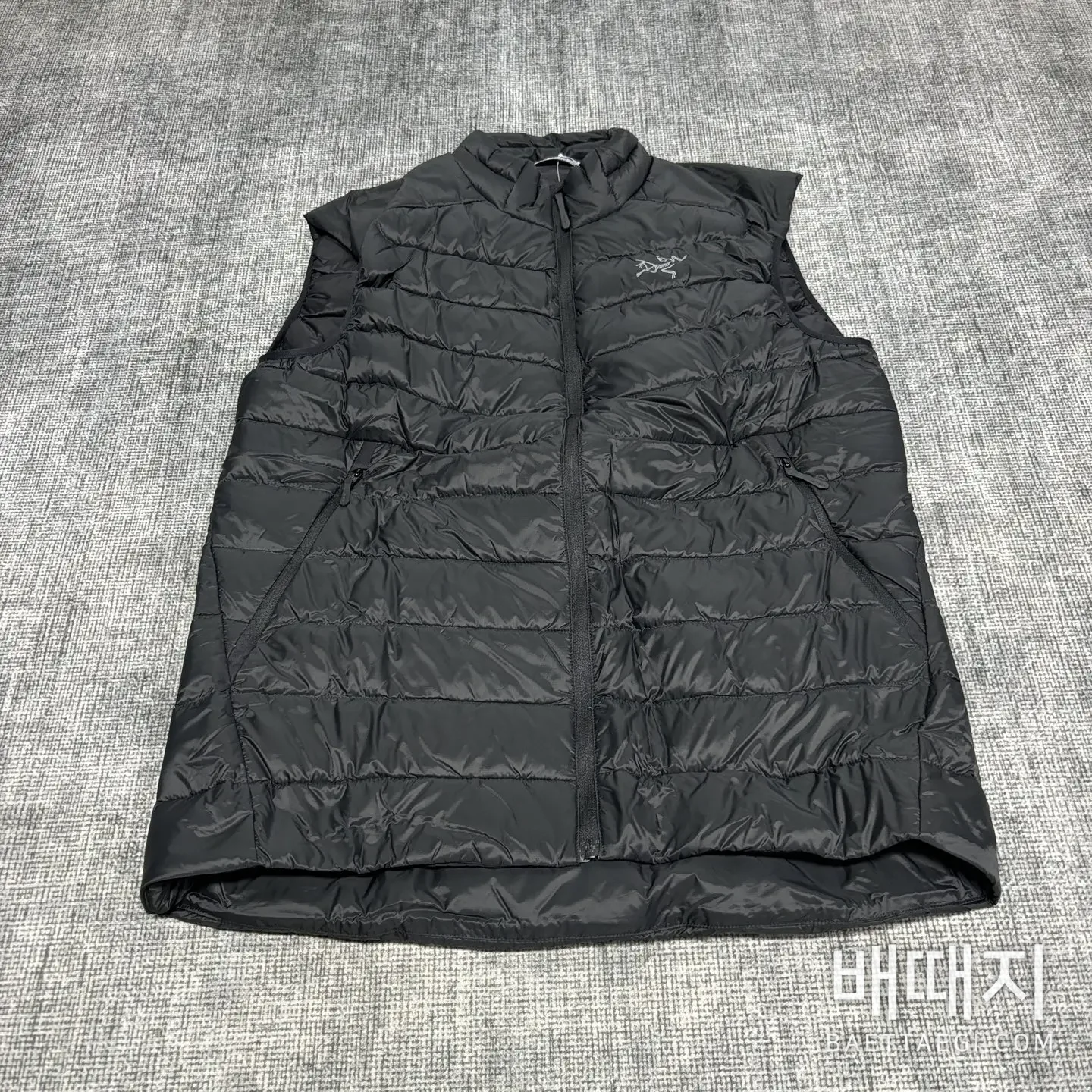아크테릭스 [TZ] 세리움 베스트 블랙 실버 200170 Arc'teryx Cerium Vest Black 검수사진 1